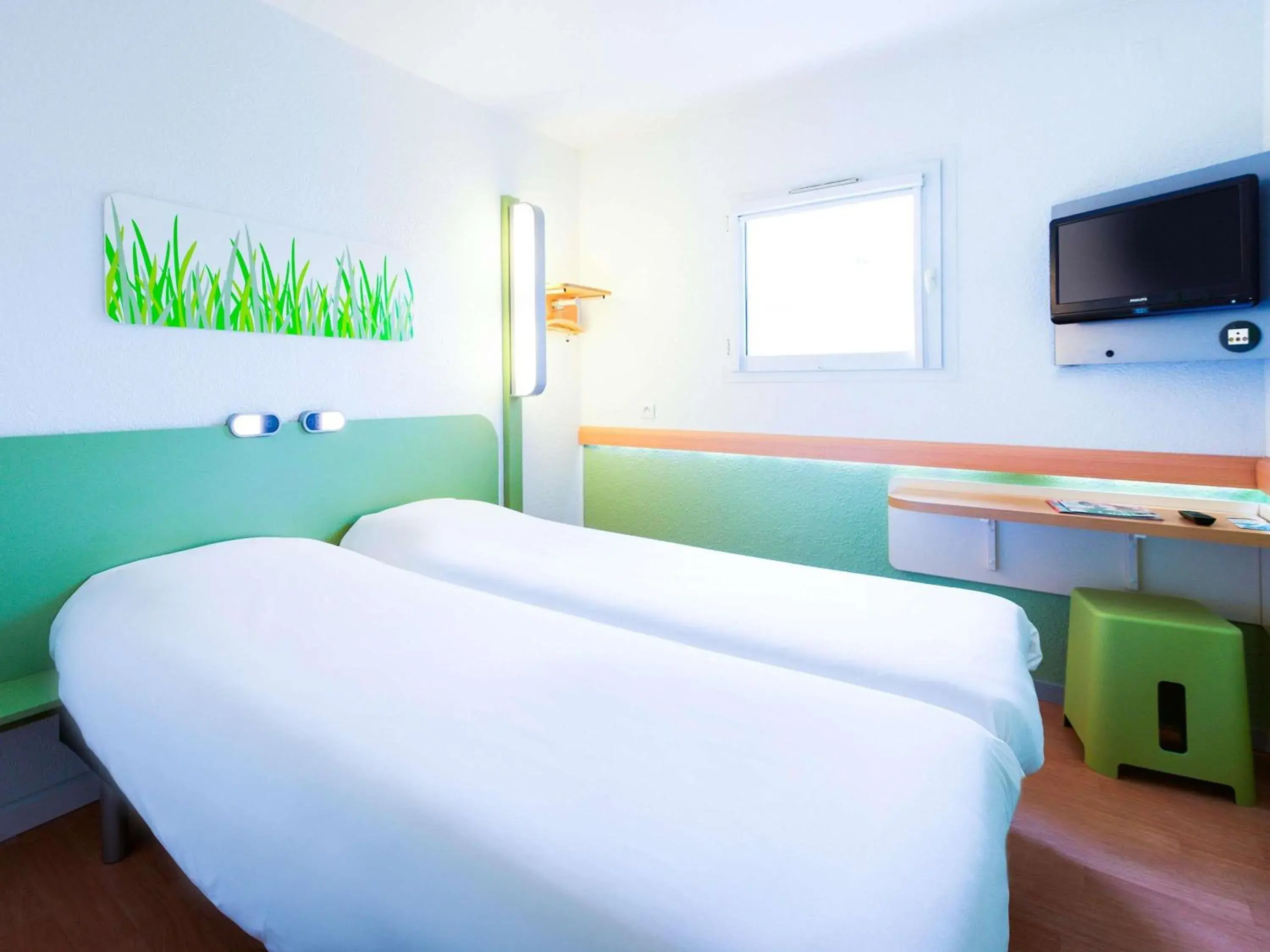 Twin Room in ibis Budget Pau Est Twin Room in ibis Budget Pau Est