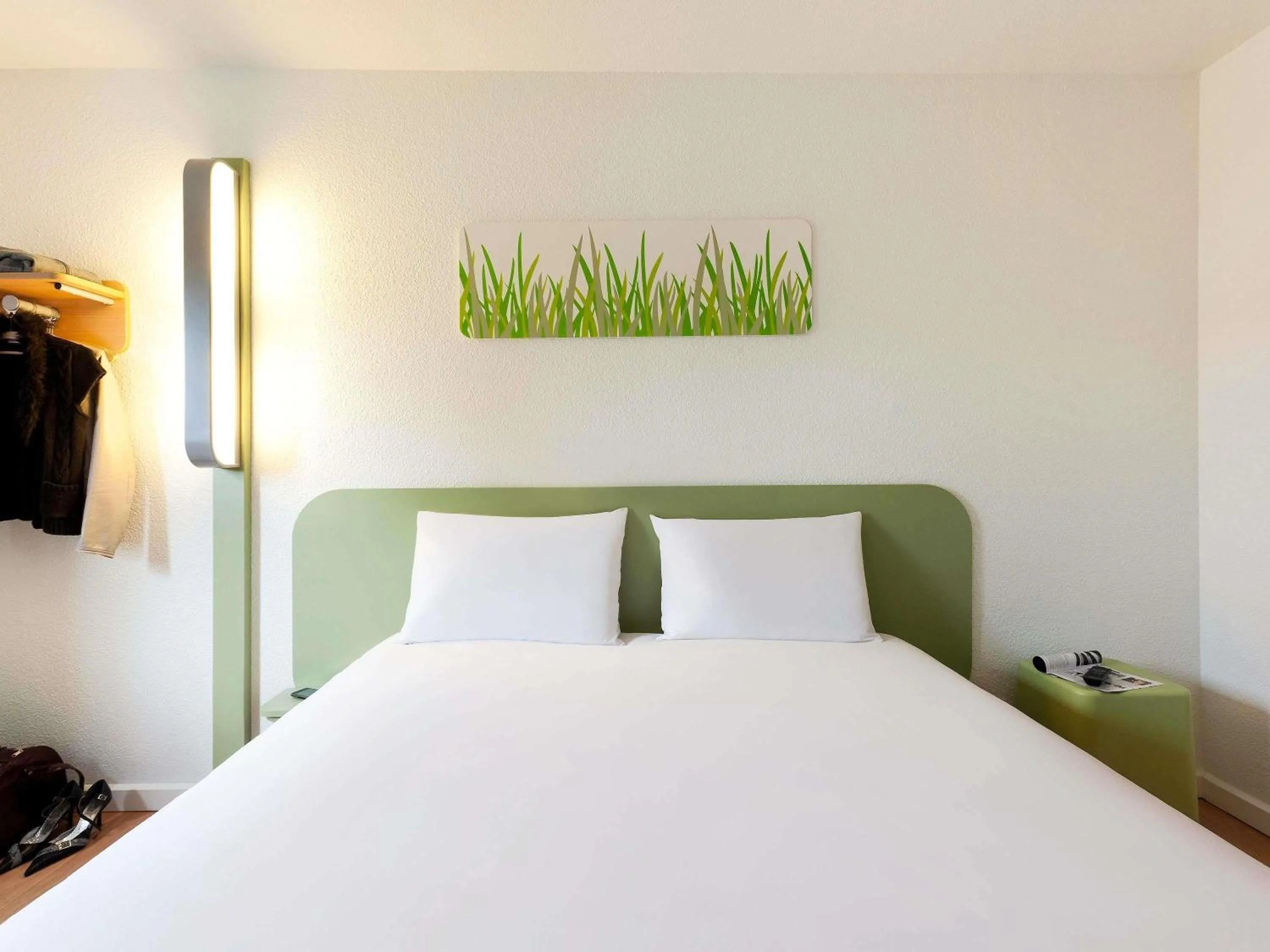 Bedroom, Bed in ibis Budget Pau Est