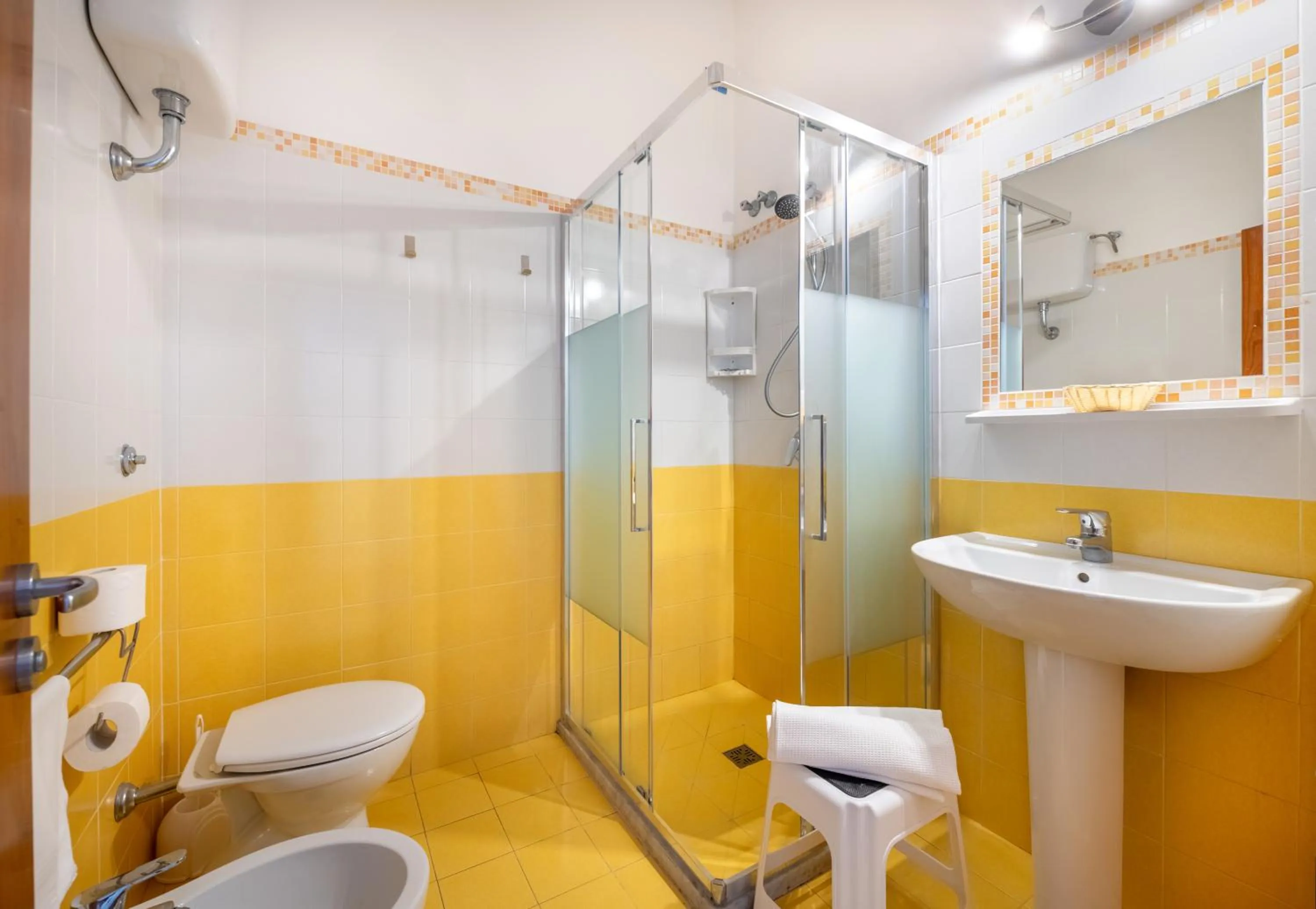 Shower in Hotel Britannia