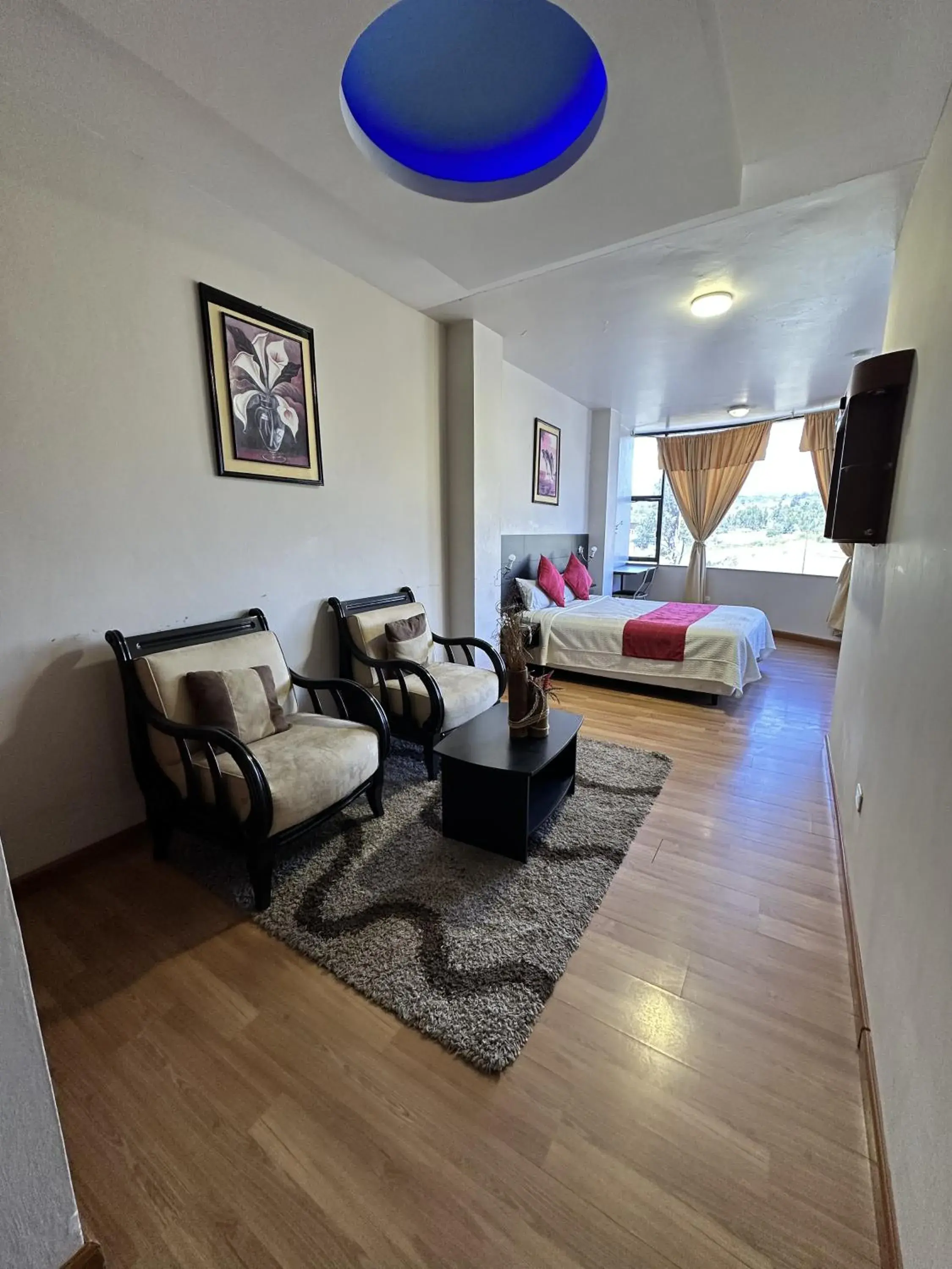 Classic Suite - single occupancy in Hotel Versailles Classic Suite - single occupancy in Hotel Versailles