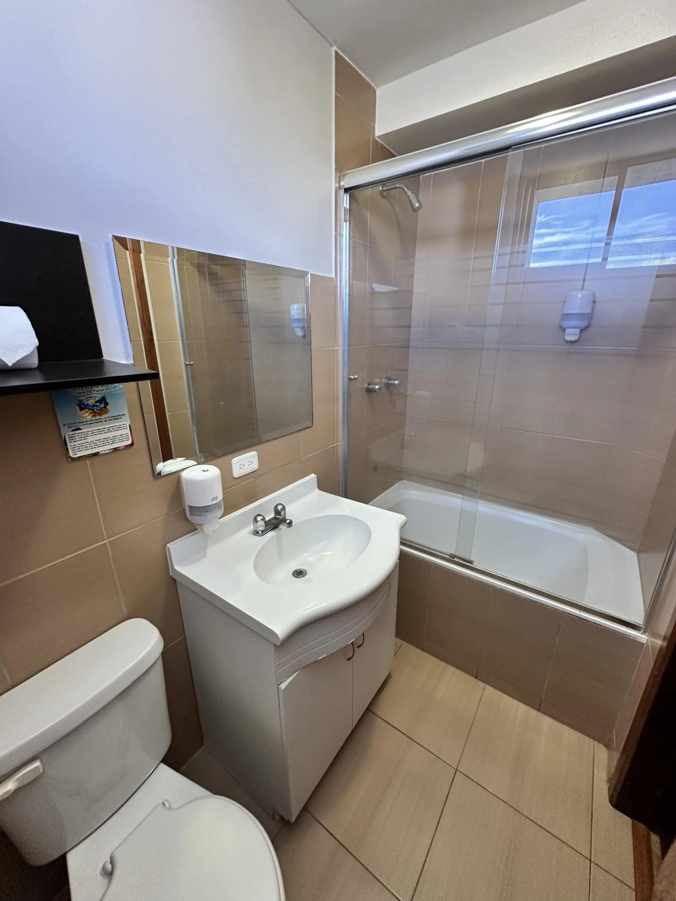 Bathroom in Hotel Versailles