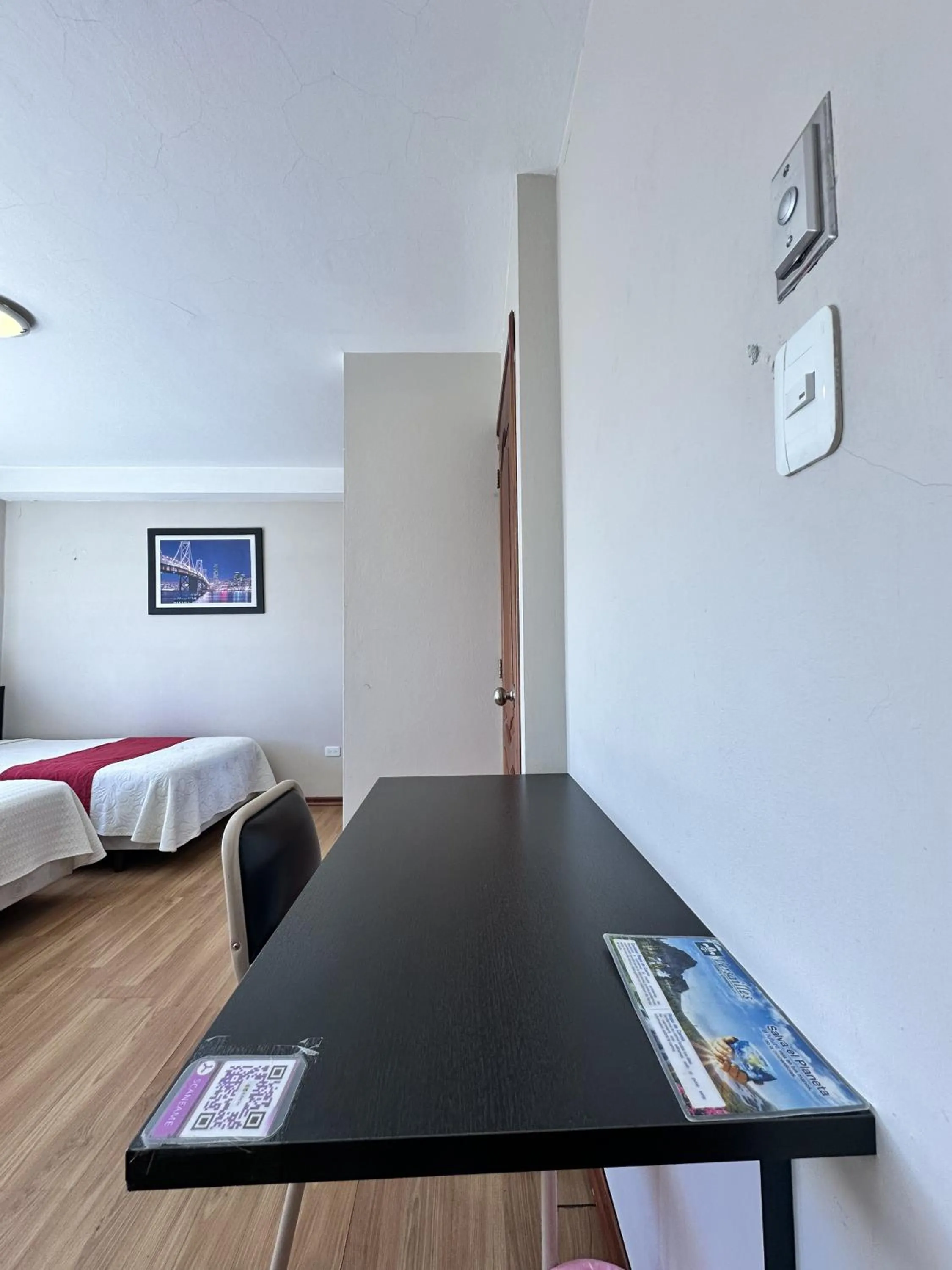 Seating area, Bed in Hotel Versailles