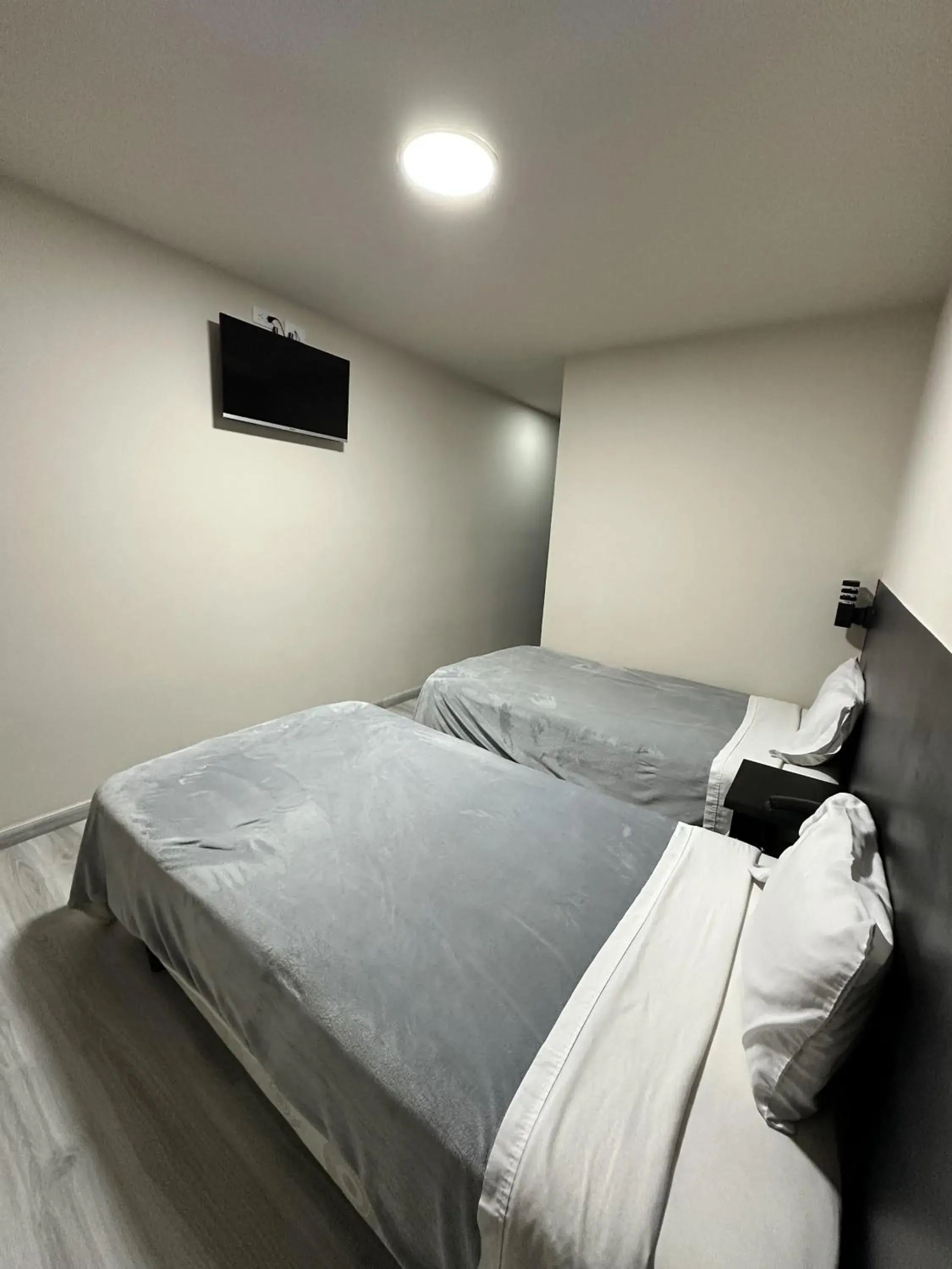 Twin Room in Hotel Versailles Twin Room in Hotel Versailles