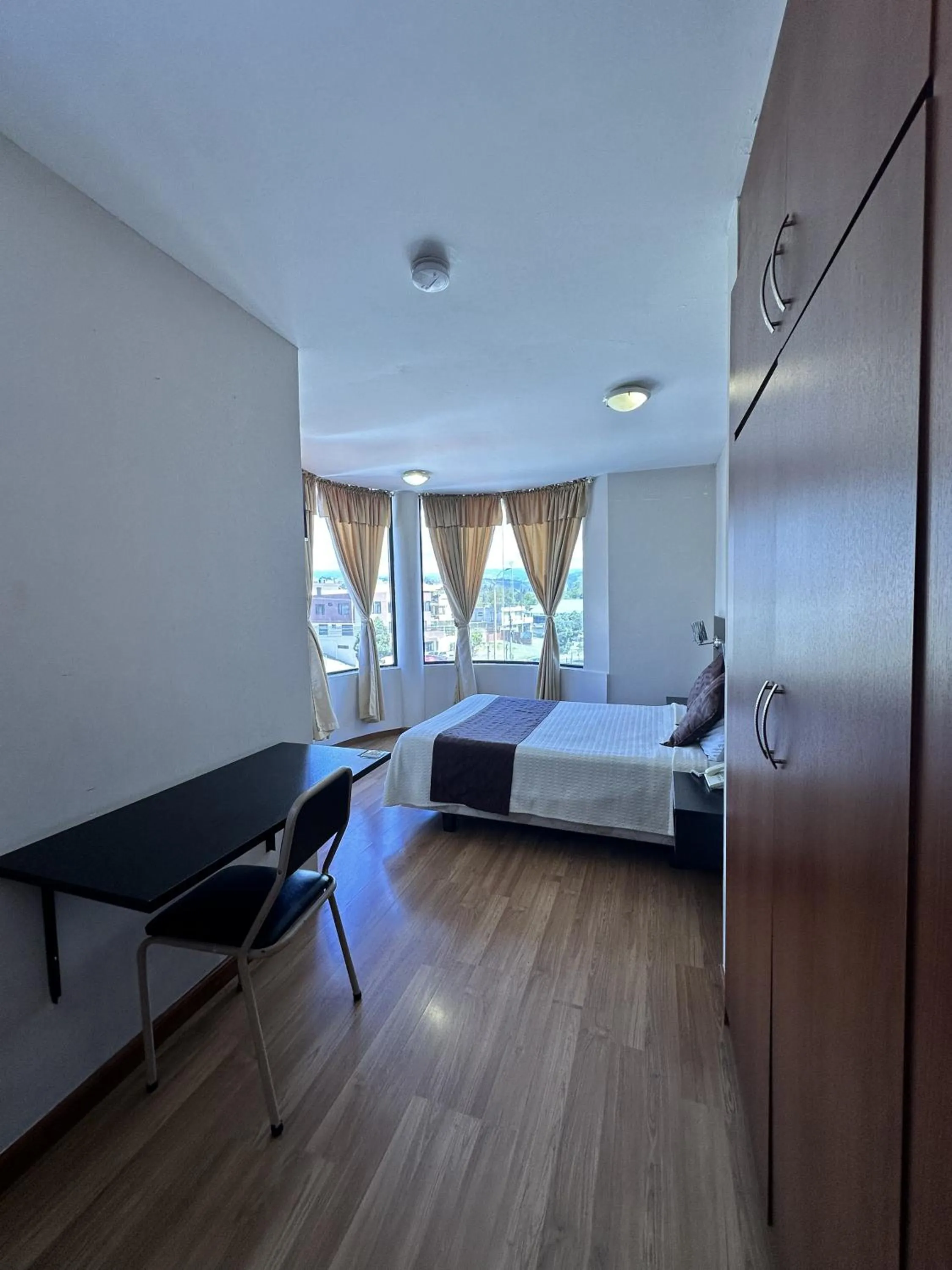 Bedroom, Bed in Hotel Versailles