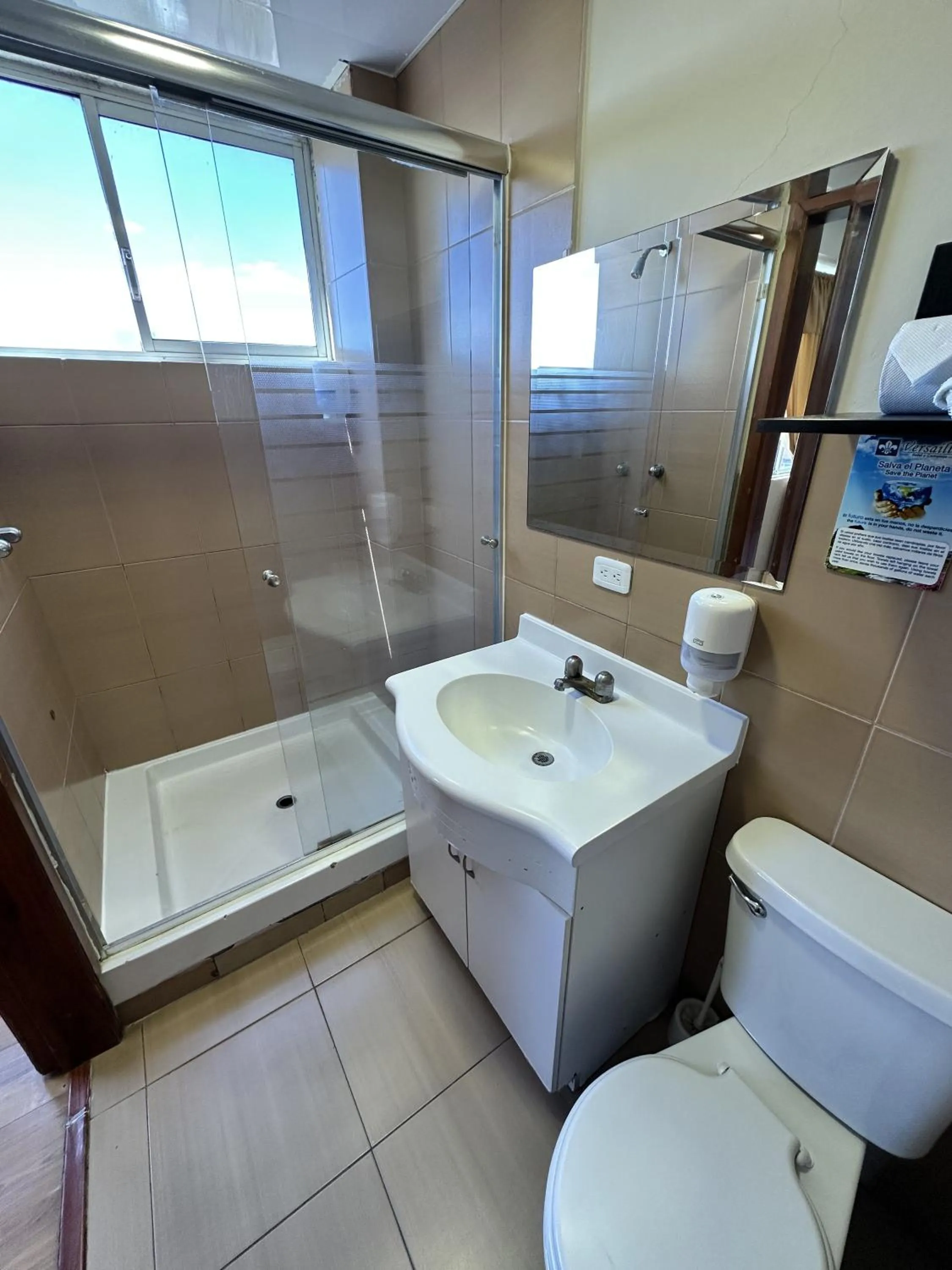 Shower in Hotel Versailles