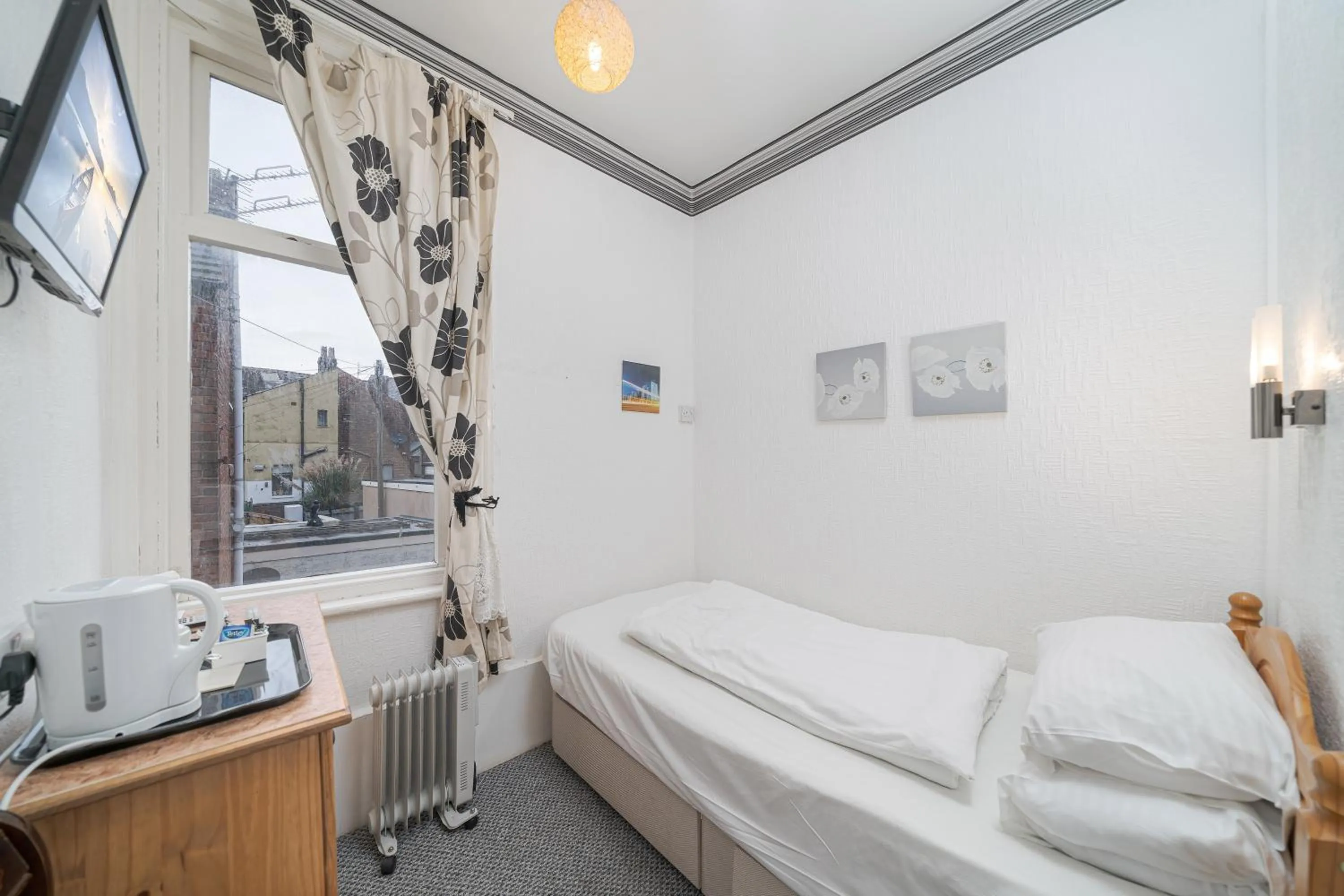 Bed in Deneside Guest House