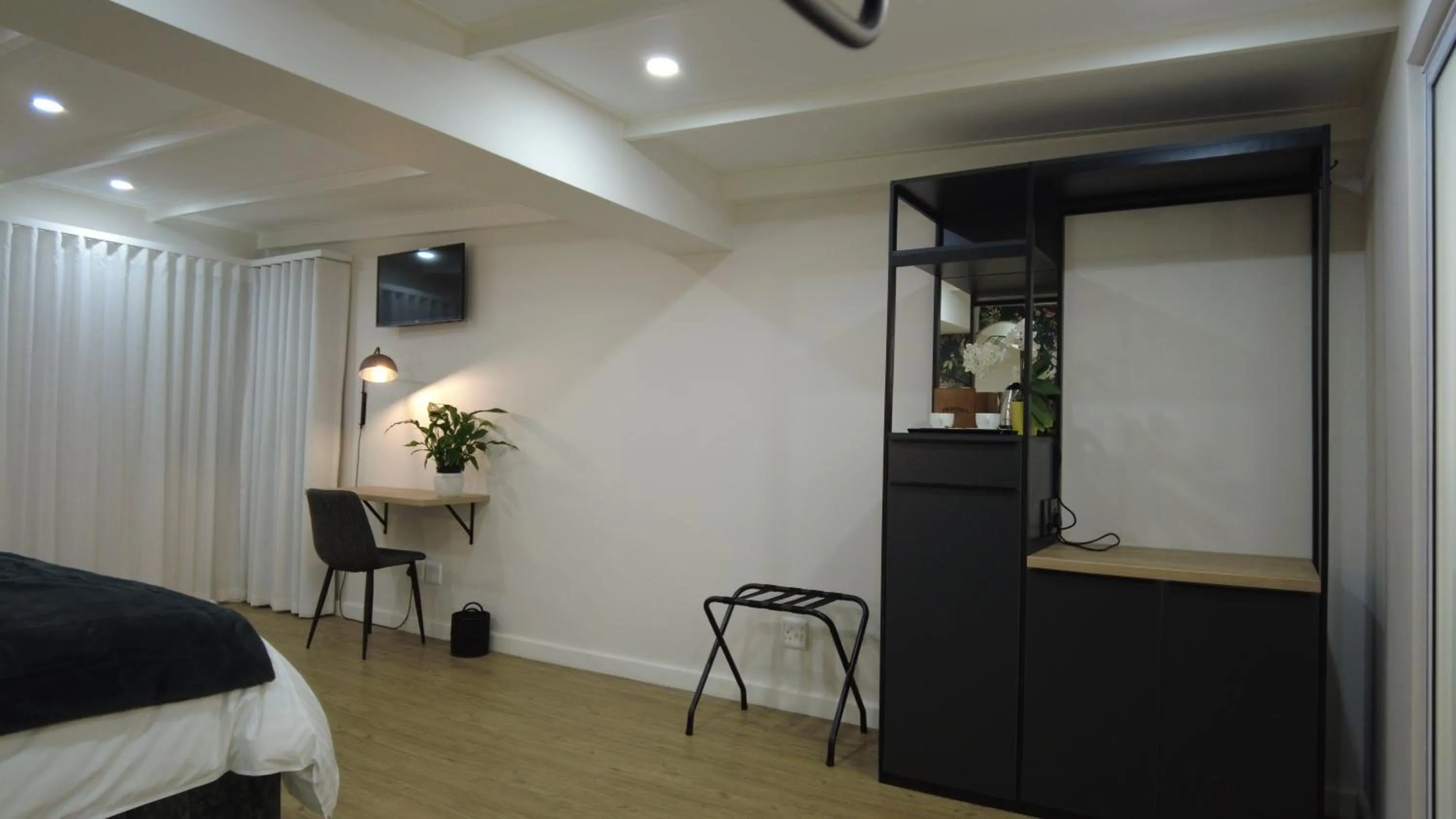 TV and multimedia, Bed in The Executive Bed and Breakfast