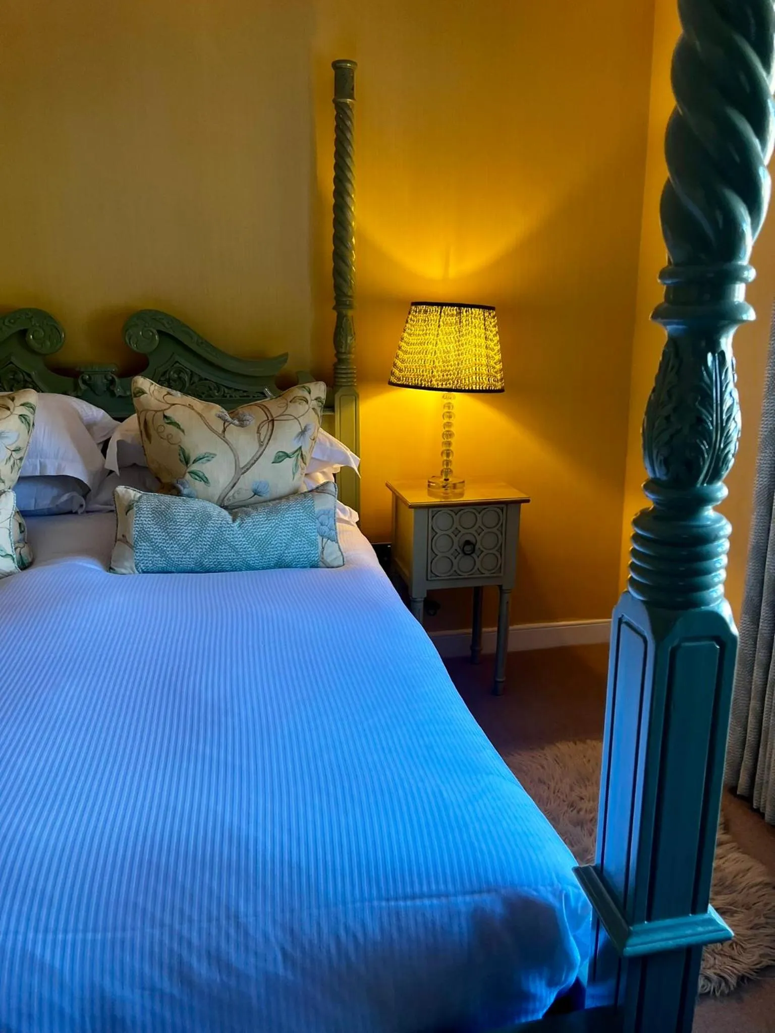 Bedroom, Bed in The Seagrave Arms