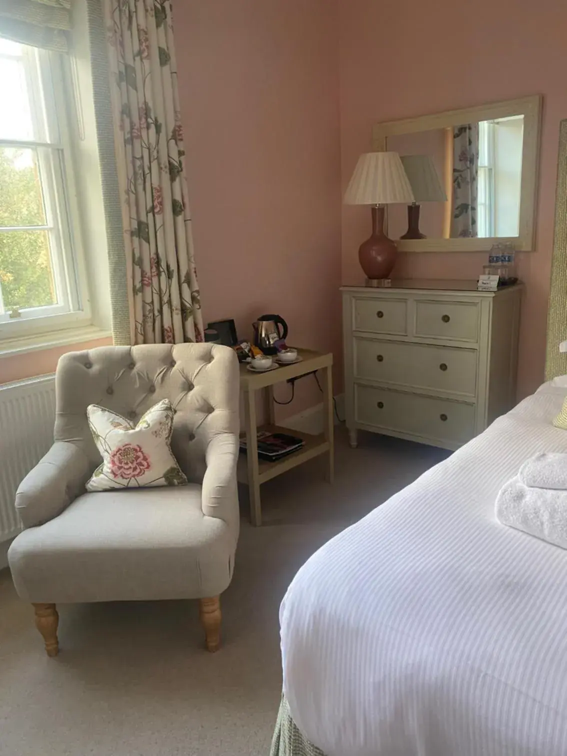 Deluxe Double or Twin Room in The Seagrave Arms Deluxe Double or Twin Room in The Seagrave Arms