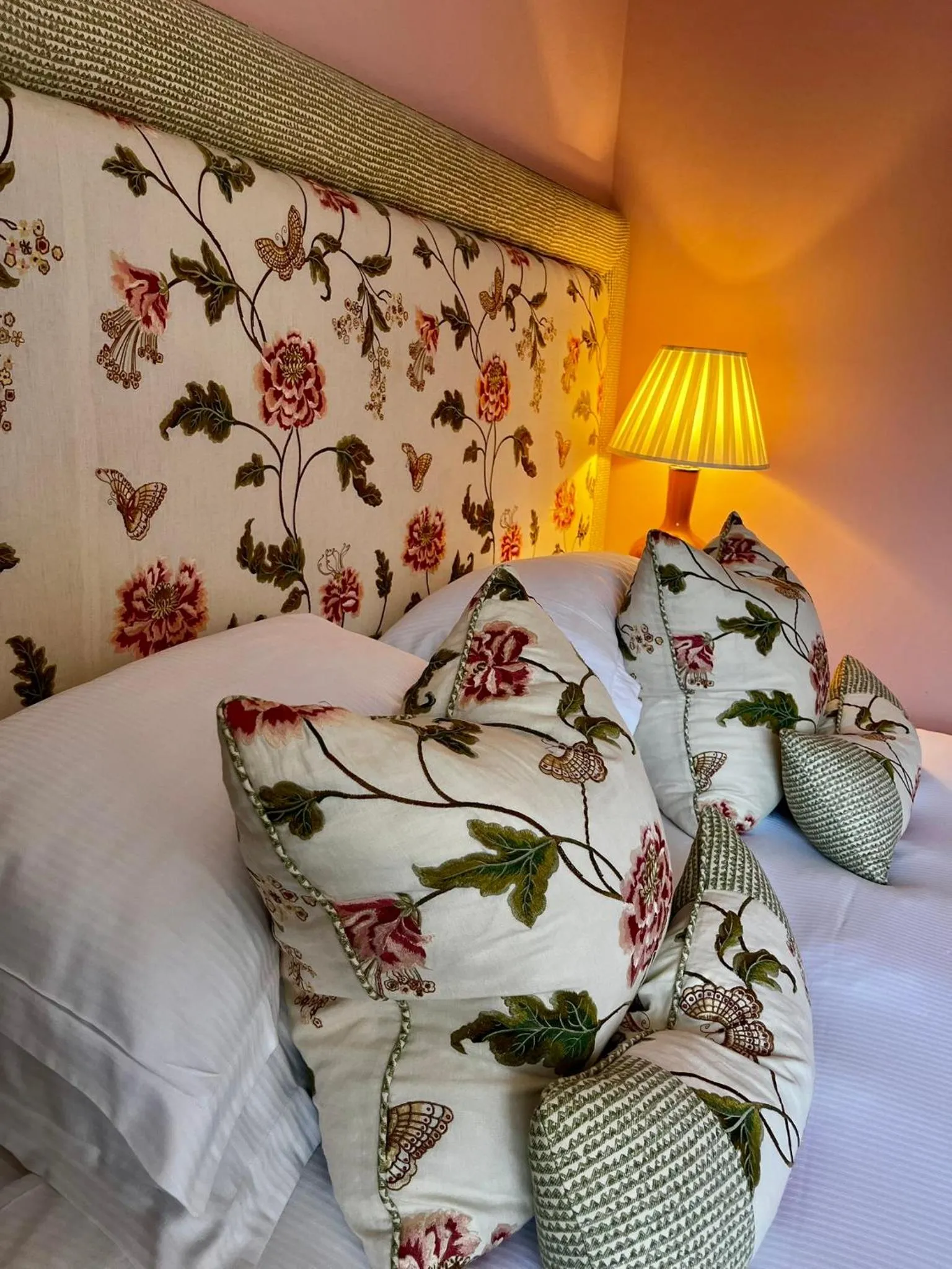 Bedroom, Bed in The Seagrave Arms