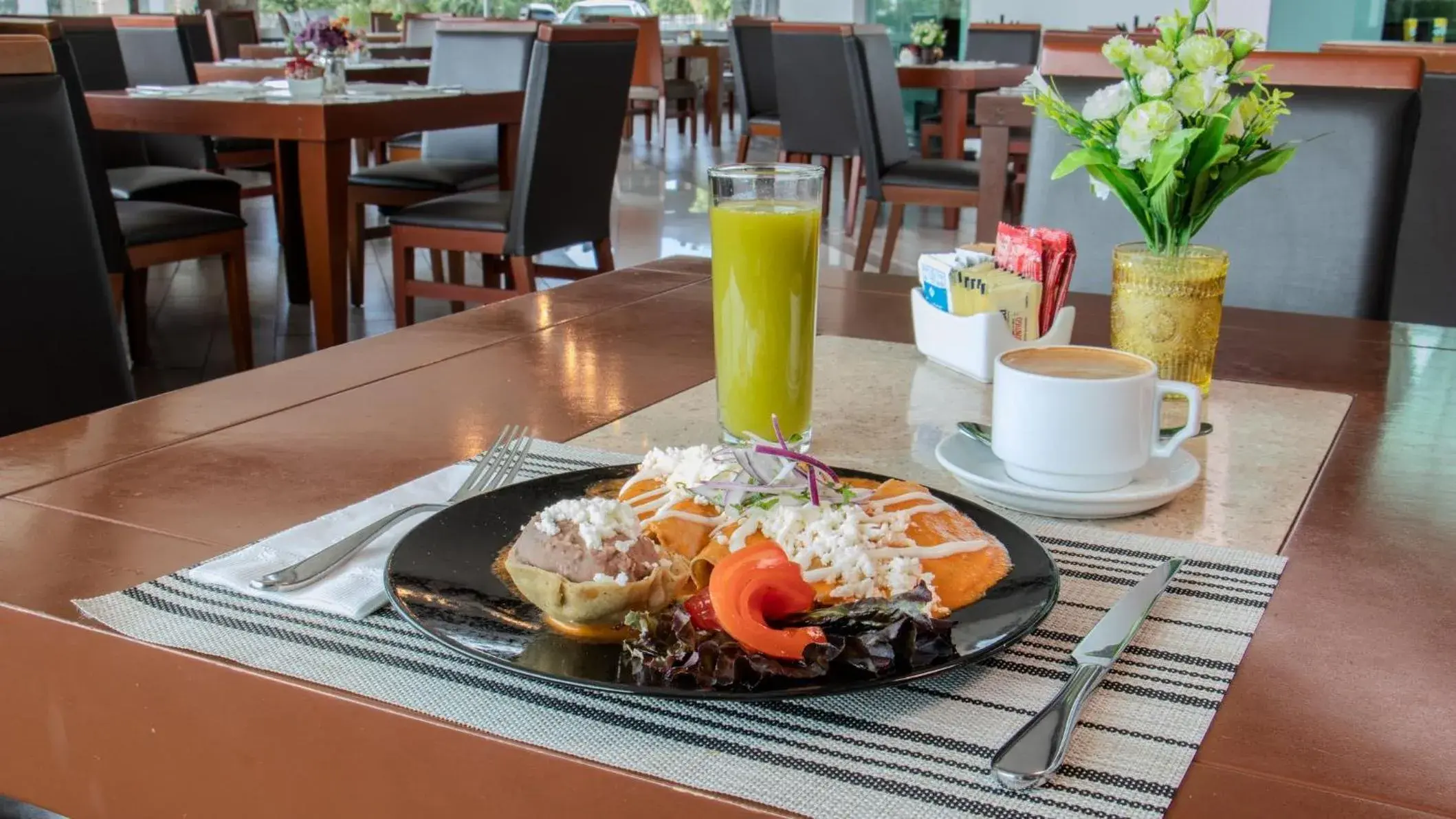 Restaurant/places to eat in Holiday Inn Queretaro Zona Krystal by IHG Restaurant/places to eat in Holiday Inn Queretaro Zona Krystal by IHG