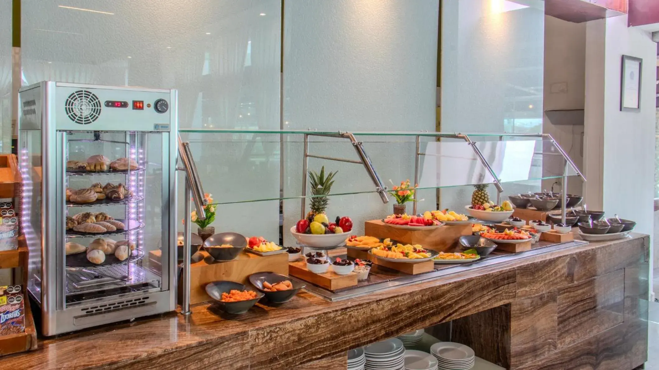 Restaurant/places to eat in Holiday Inn Queretaro Zona Krystal by IHG Restaurant/places to eat in Holiday Inn Queretaro Zona Krystal by IHG