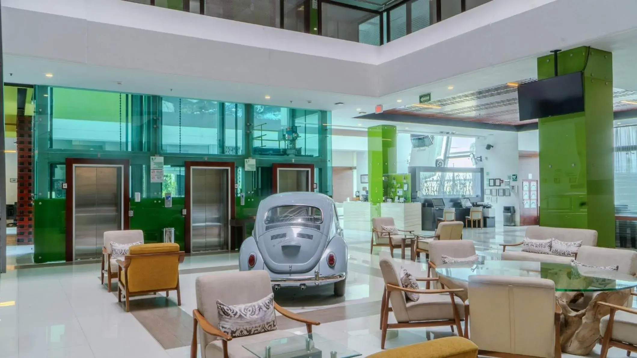 Property building in Holiday Inn Queretaro Zona Krystal by IHG Property building in Holiday Inn Queretaro Zona Krystal by IHG