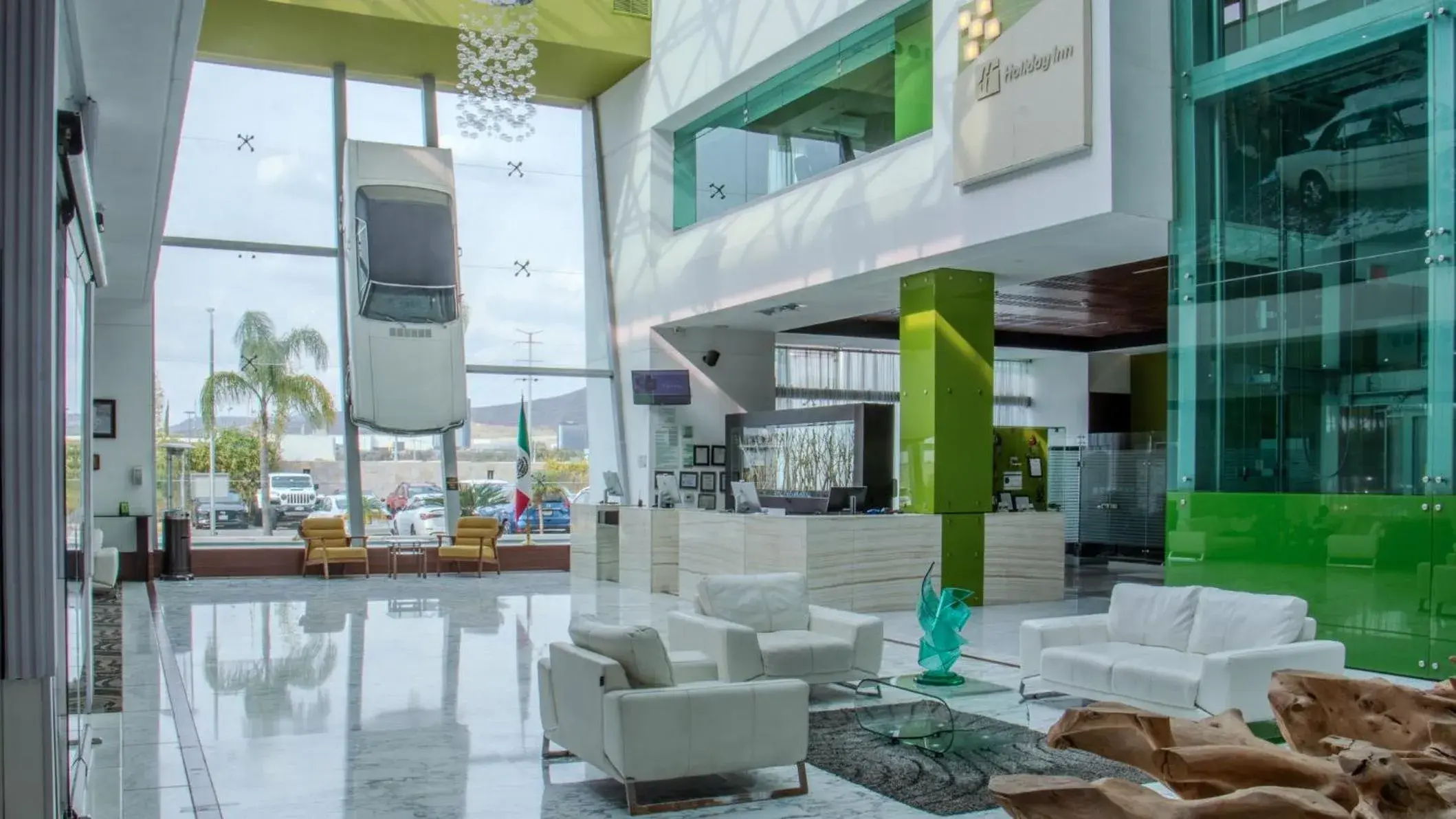 Property building in Holiday Inn Queretaro Zona Krystal by IHG Property building in Holiday Inn Queretaro Zona Krystal by IHG