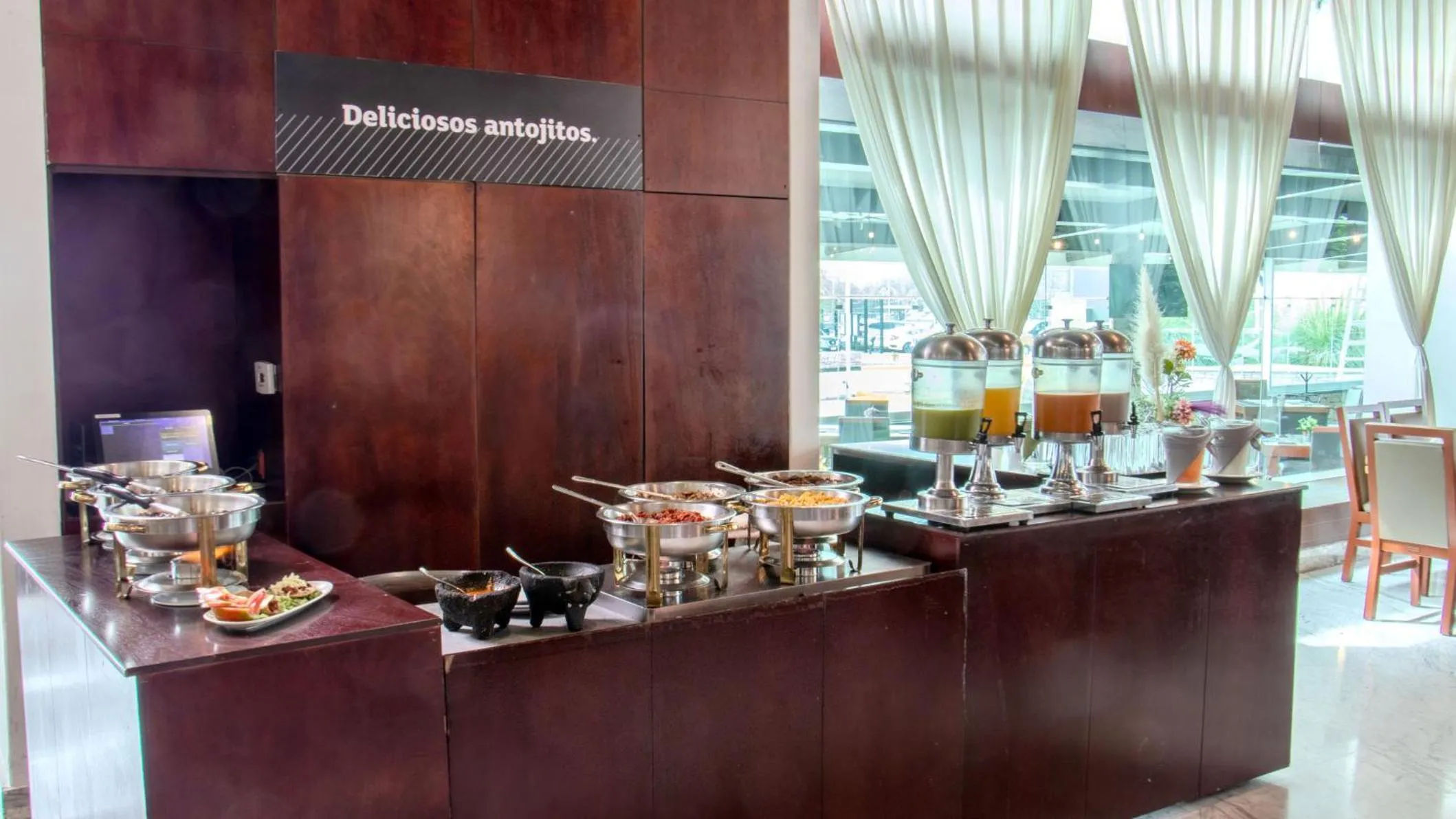 Restaurant/places to eat in Holiday Inn Queretaro Zona Krystal by IHG