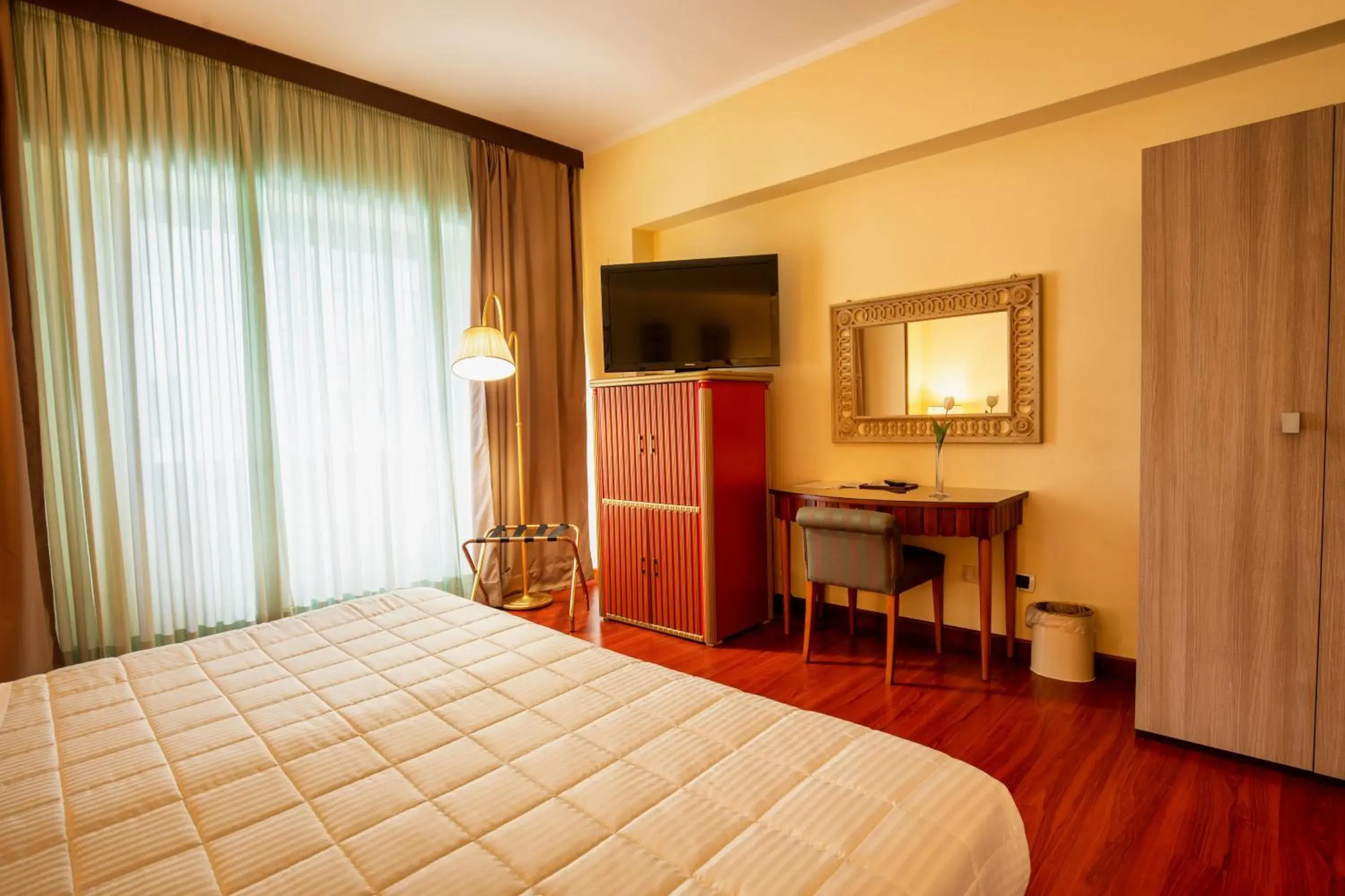 Triple Room in Hotel Royal Palace Triple Room in Hotel Royal Palace