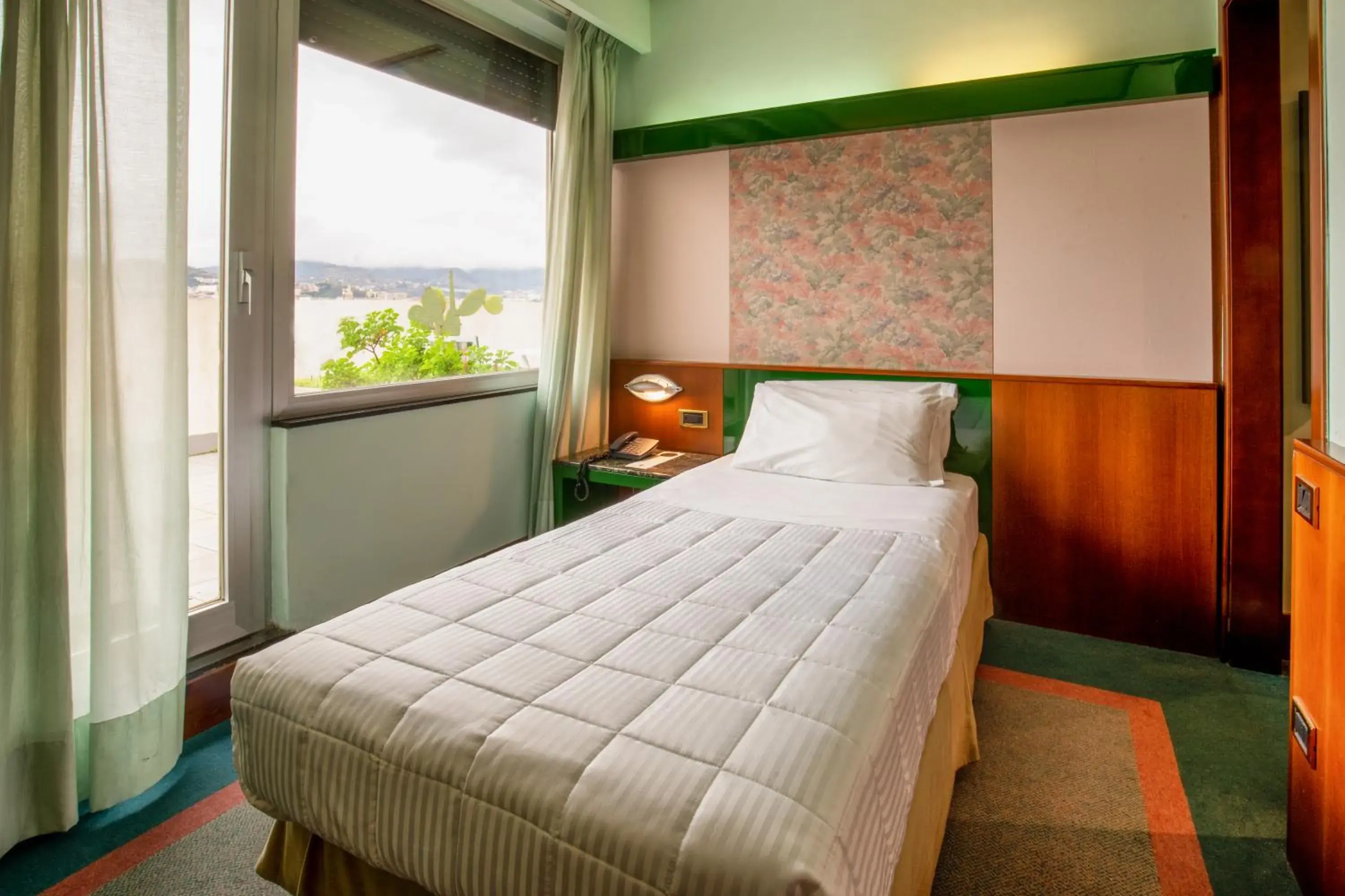 Budget Single Room - single occupancy in Hotel Royal Palace Budget Single Room - single occupancy in Hotel Royal Palace