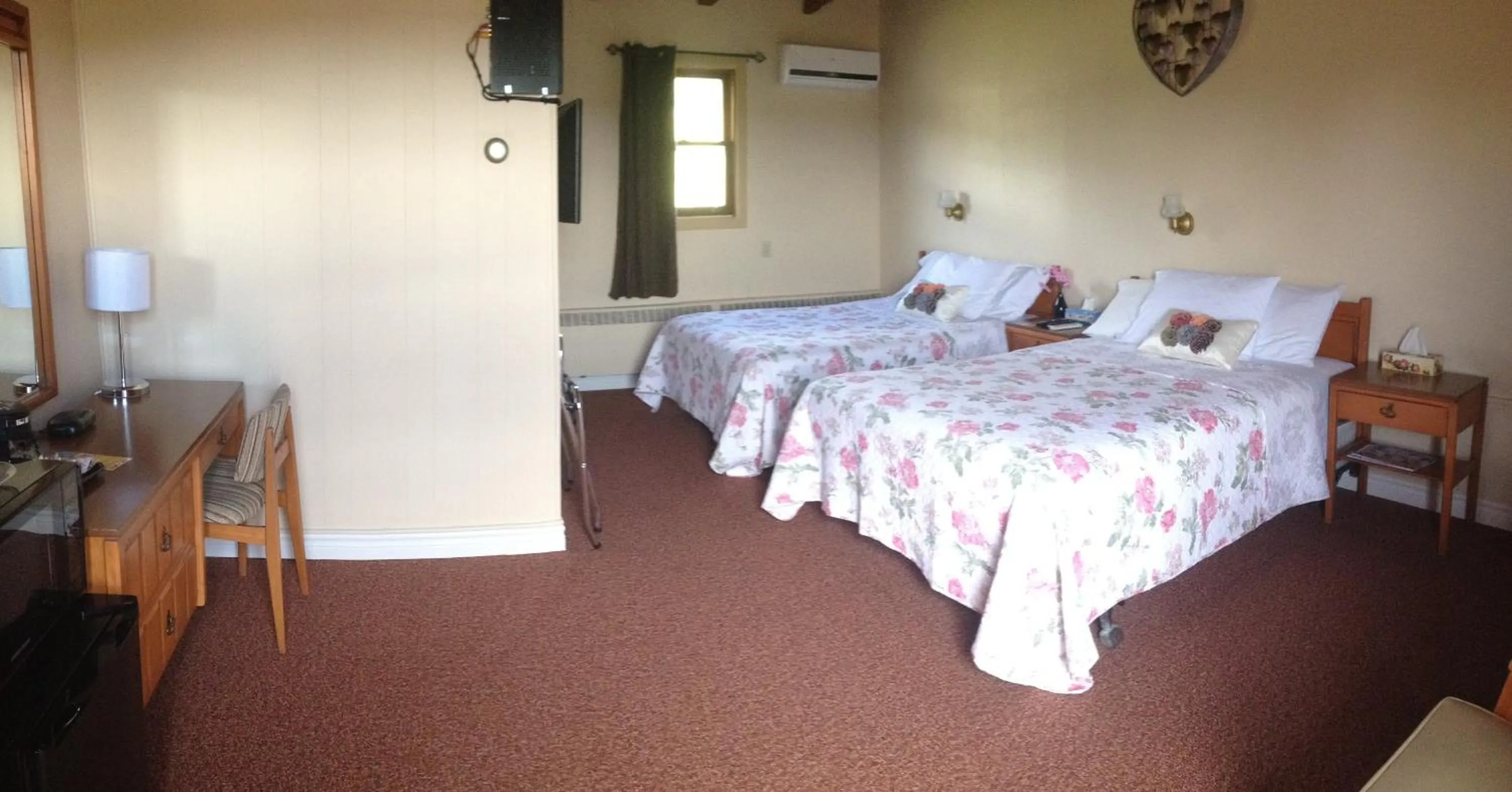 Day, Bed in Oasis Motel