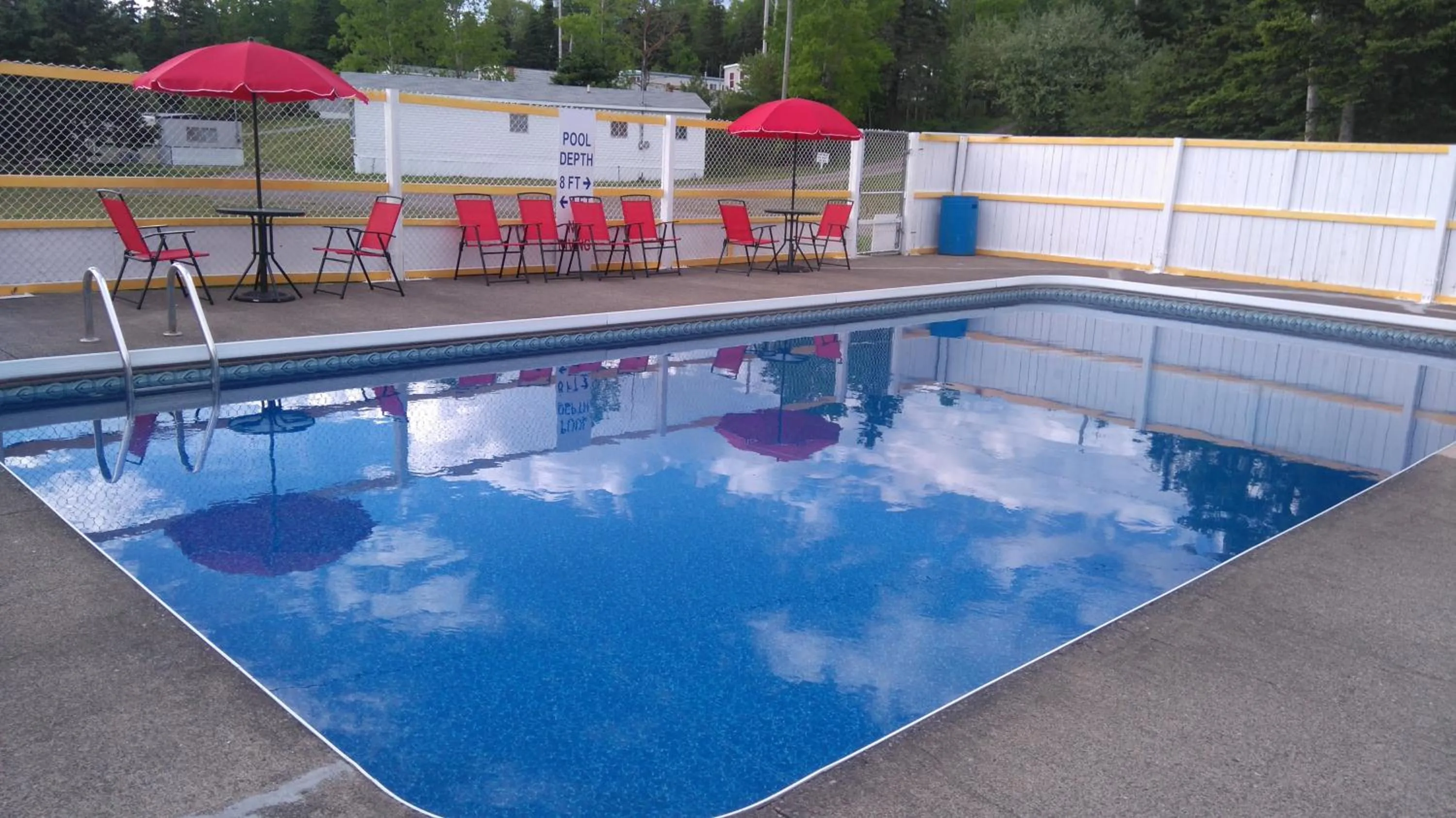 Pool view in Oasis Motel