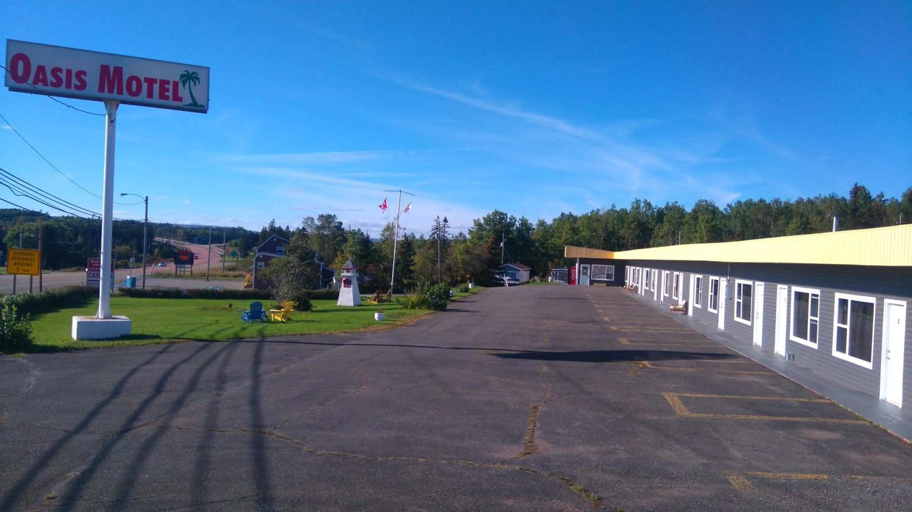 Facade/entrance in Oasis Motel