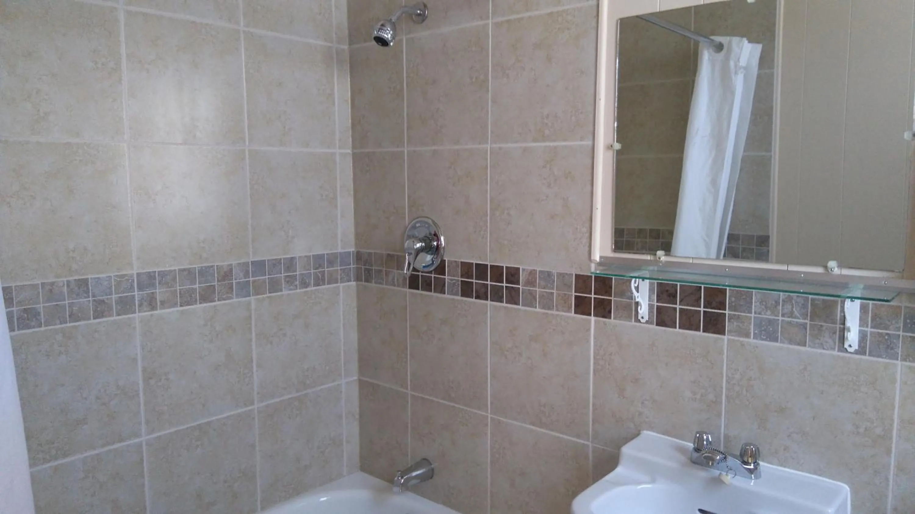 Bathroom in Oasis Motel