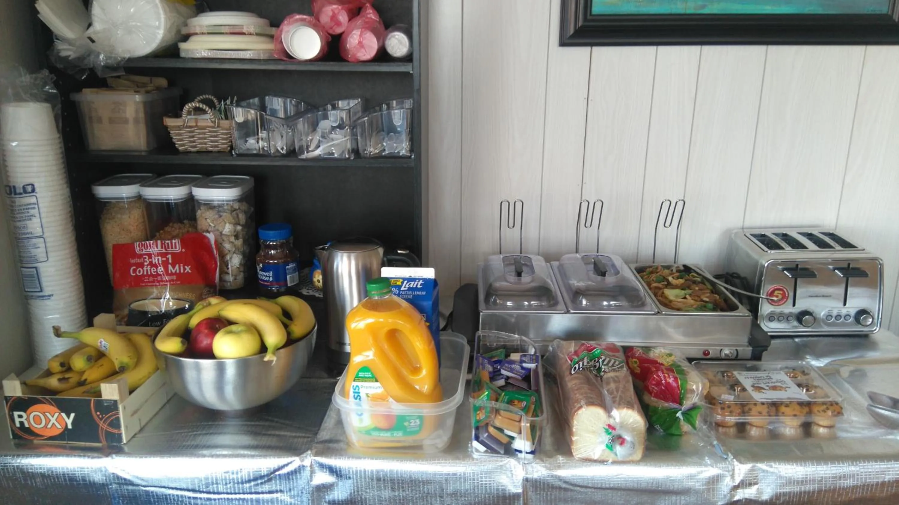 Buffet breakfast in Oasis Motel