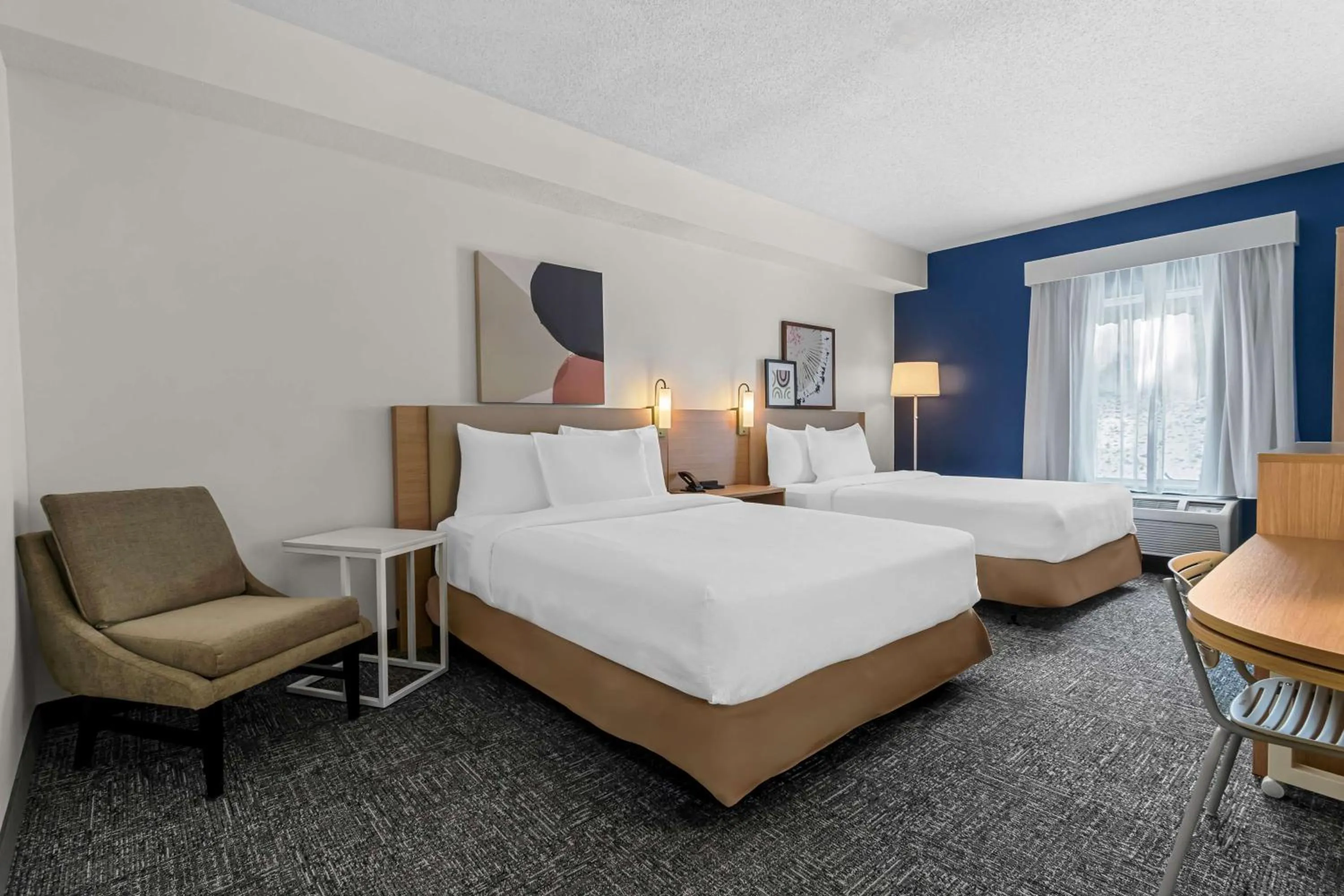 Bed in Spark By Hilton Hershey Near The Park