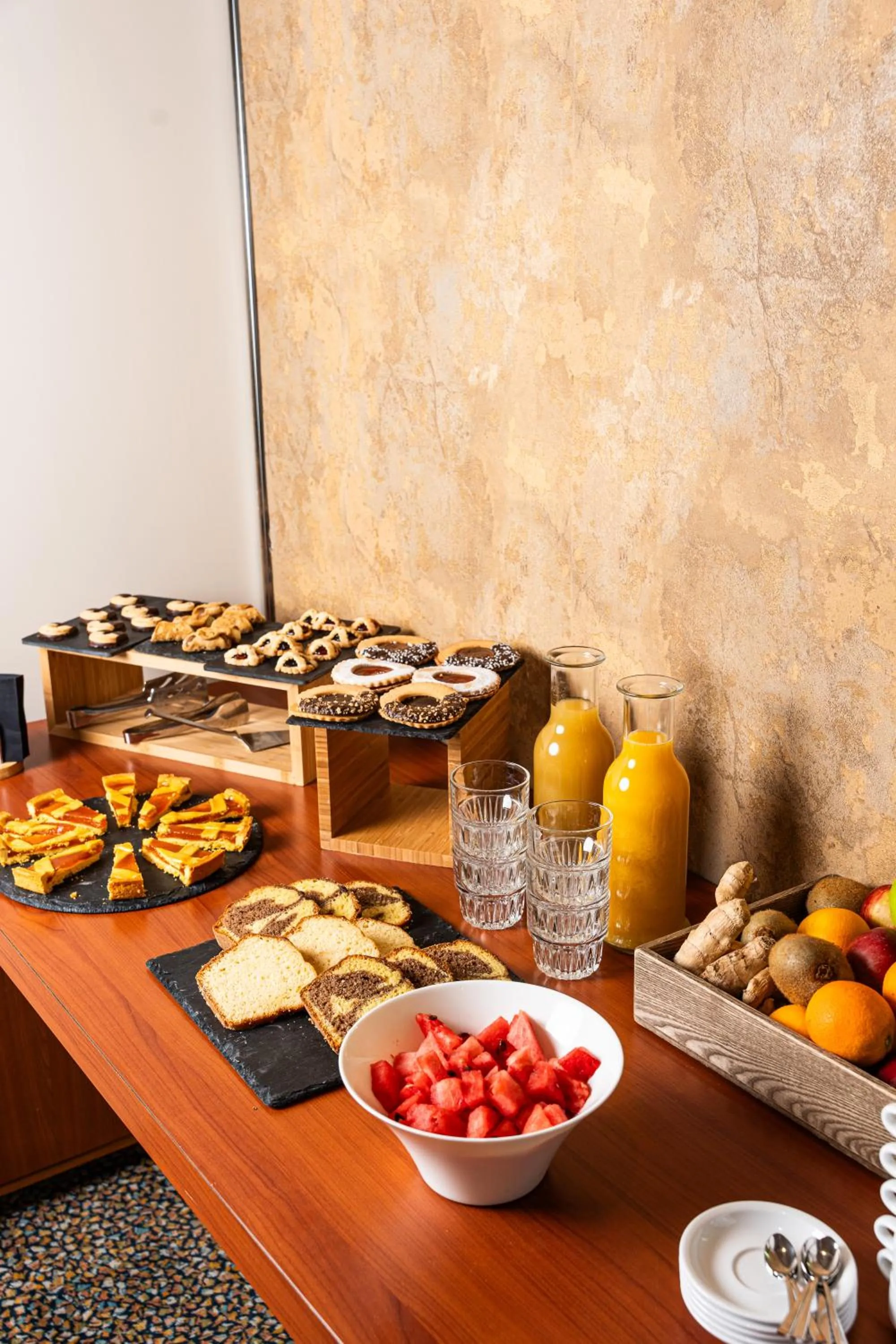 Restaurant/places to eat in Novotel Roma Est