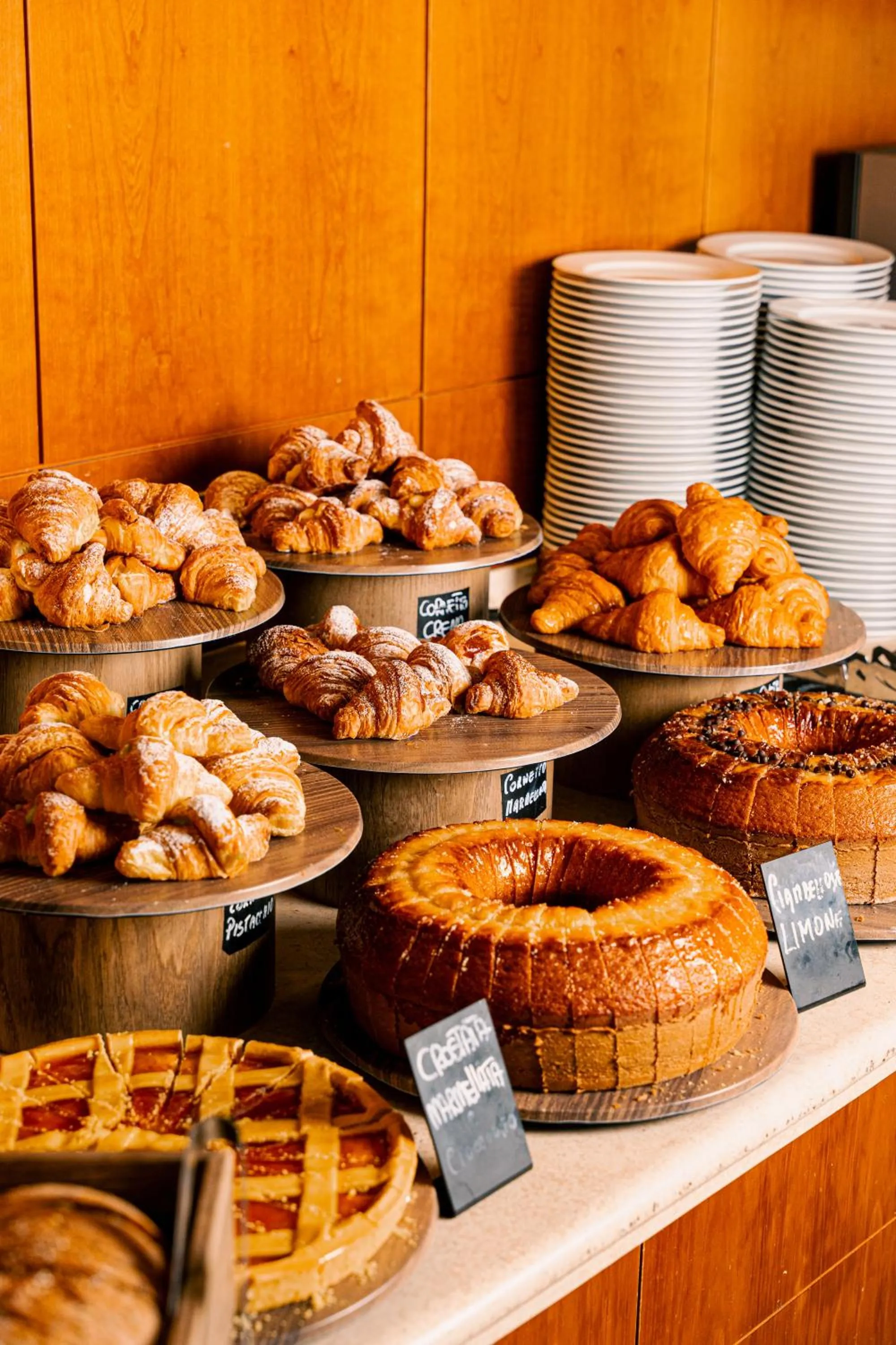 Restaurant/places to eat in Novotel Roma Est