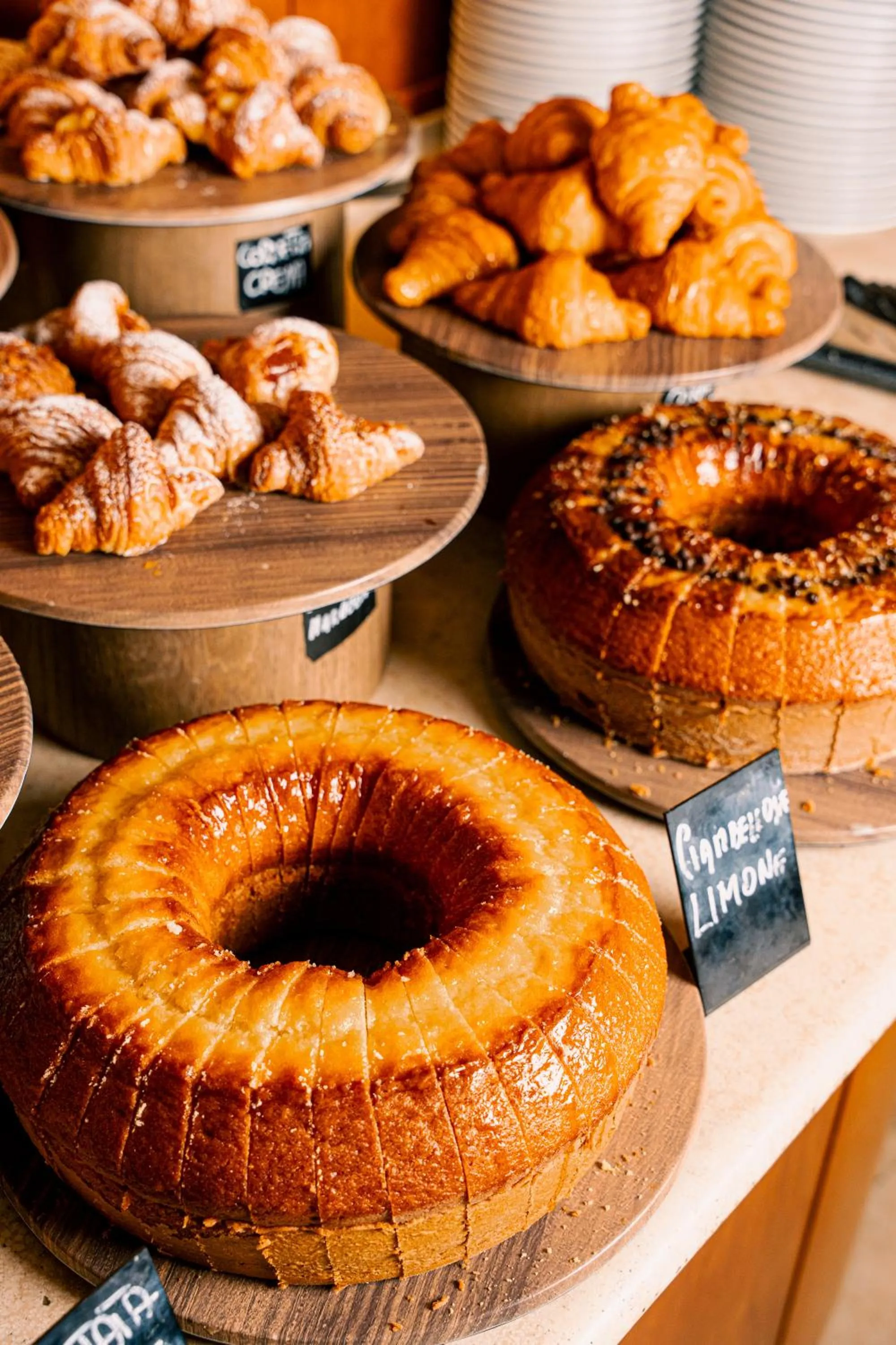 Restaurant/places to eat in Novotel Roma Est