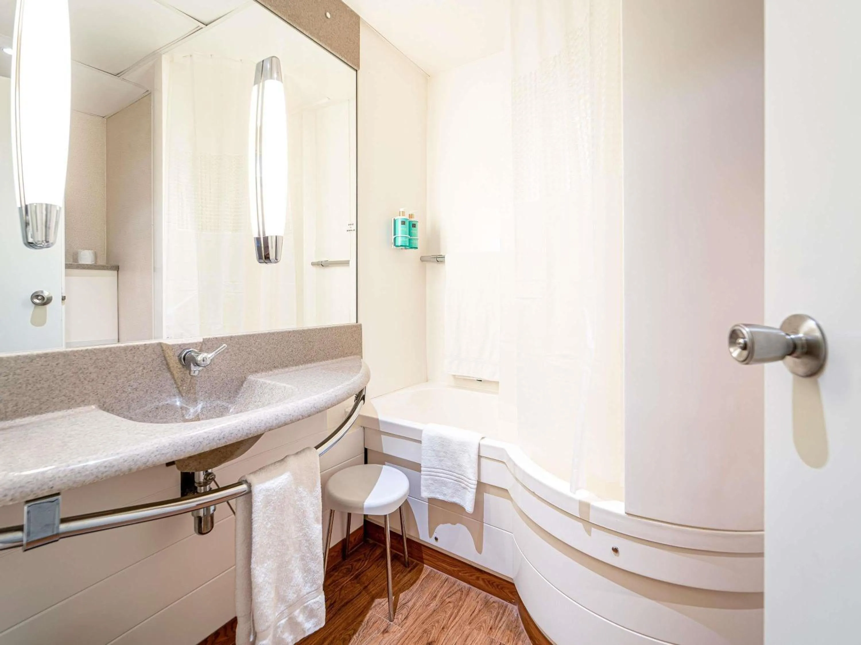 Bedroom in Novotel Roma Est