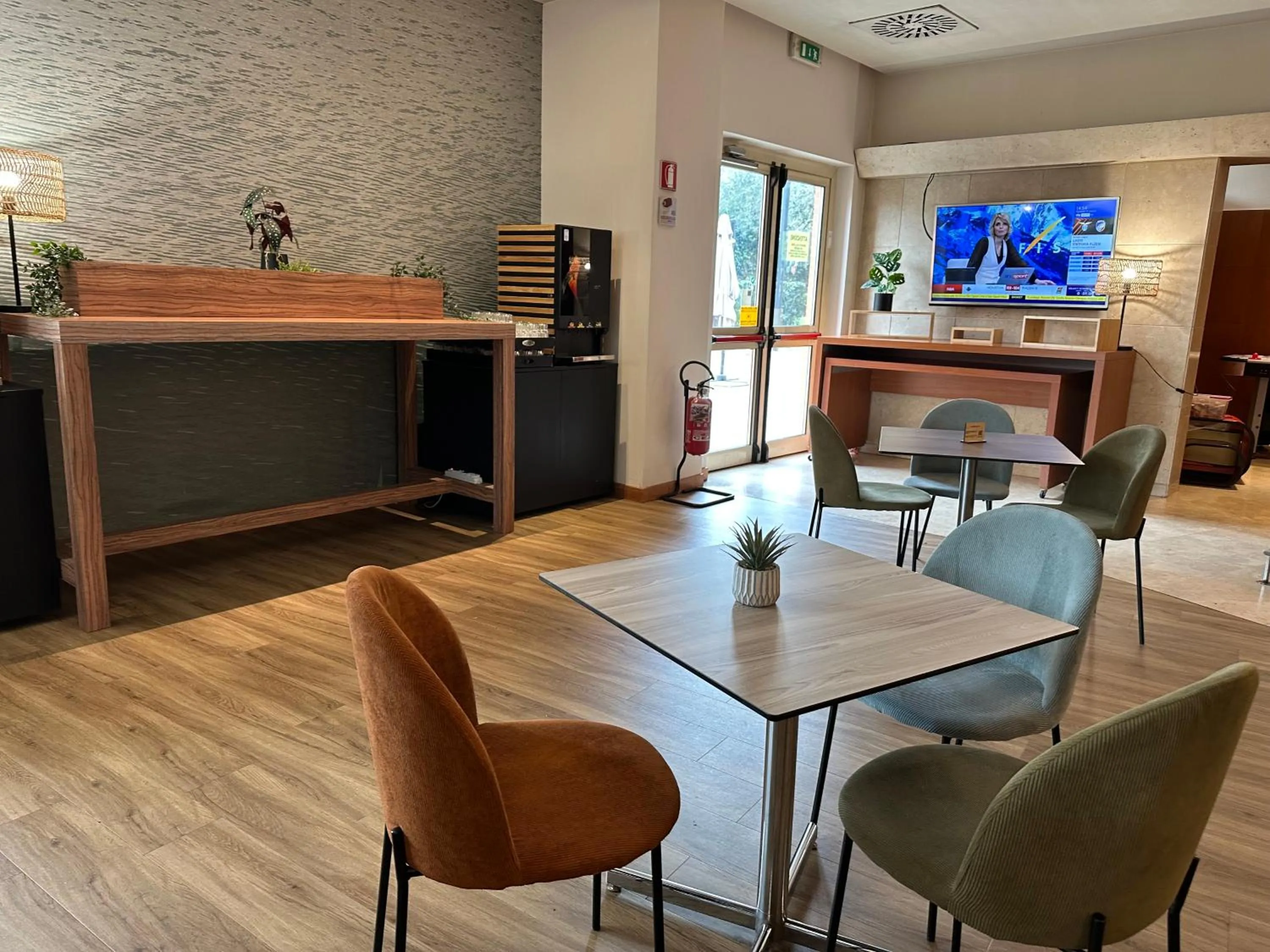 Lounge or bar in Novotel Roma Est
