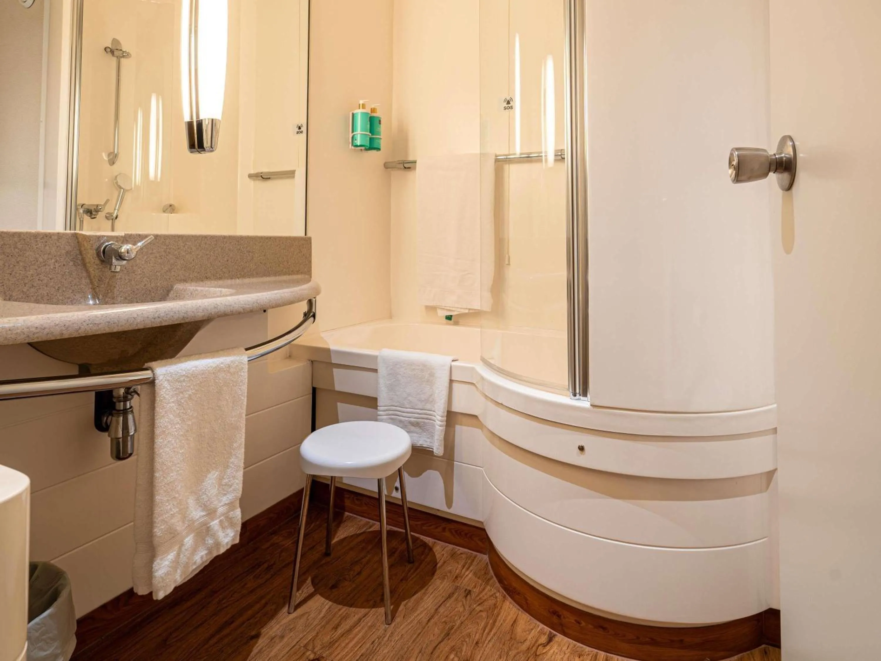 Bedroom in Novotel Roma Est