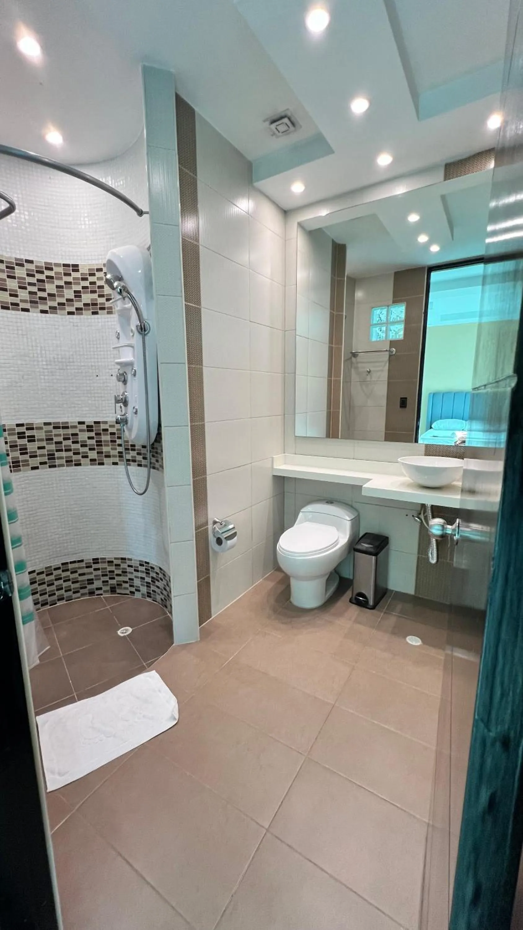 Toilet in Hotel Gran Conquistador 33