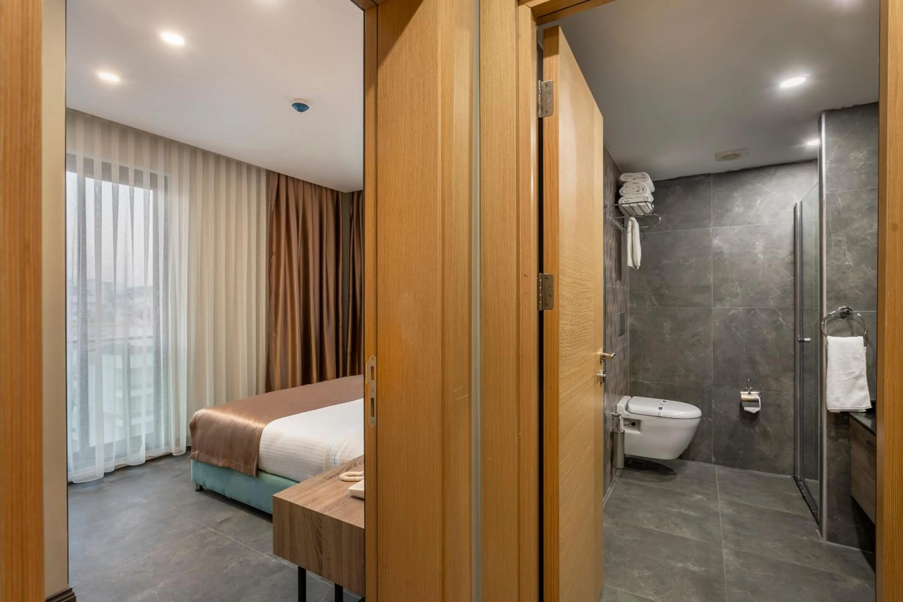 Bathroom, Bed in RODINN Park Hotel