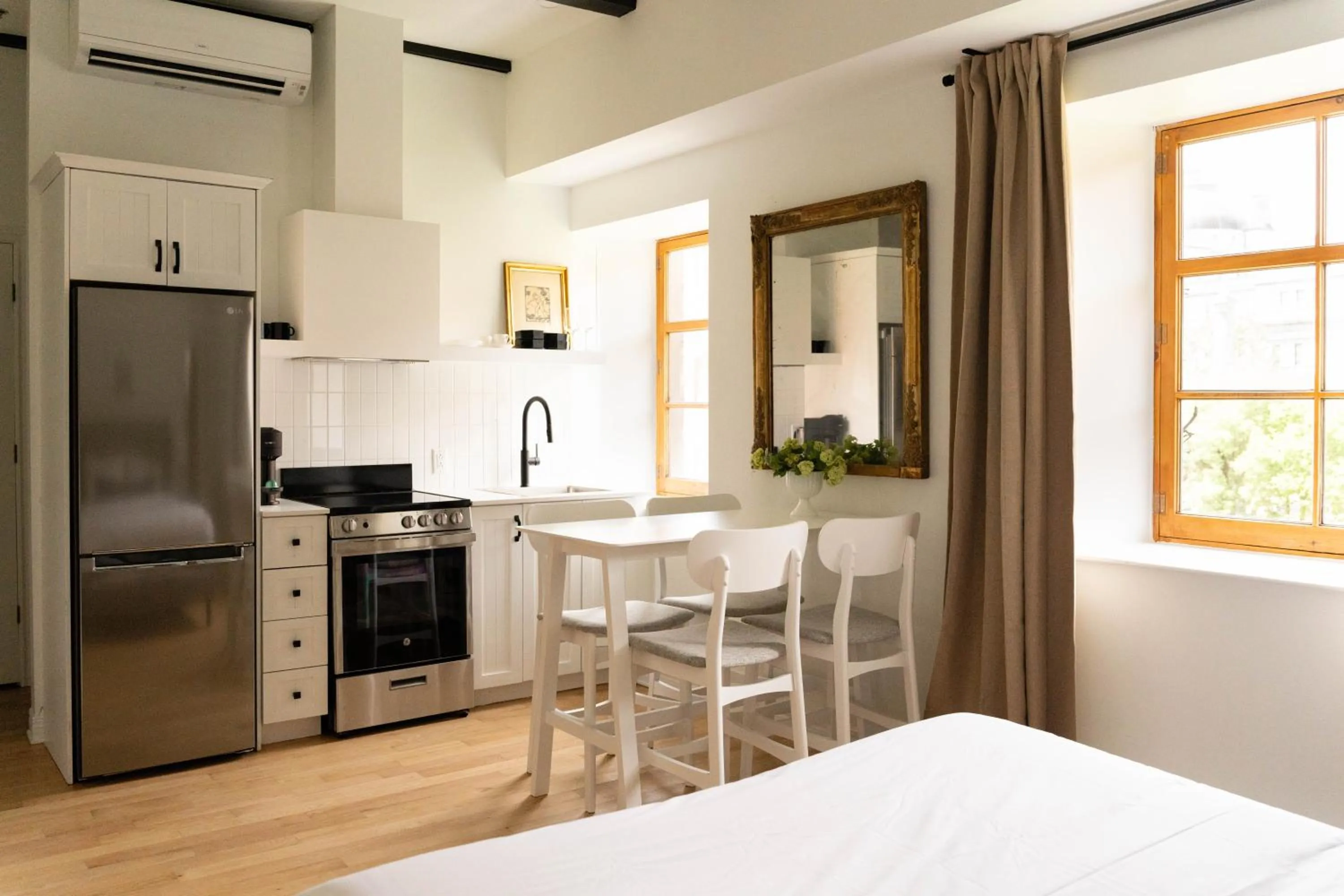 Coffee/tea facilities in Maison Rasco by Luxury In Transit