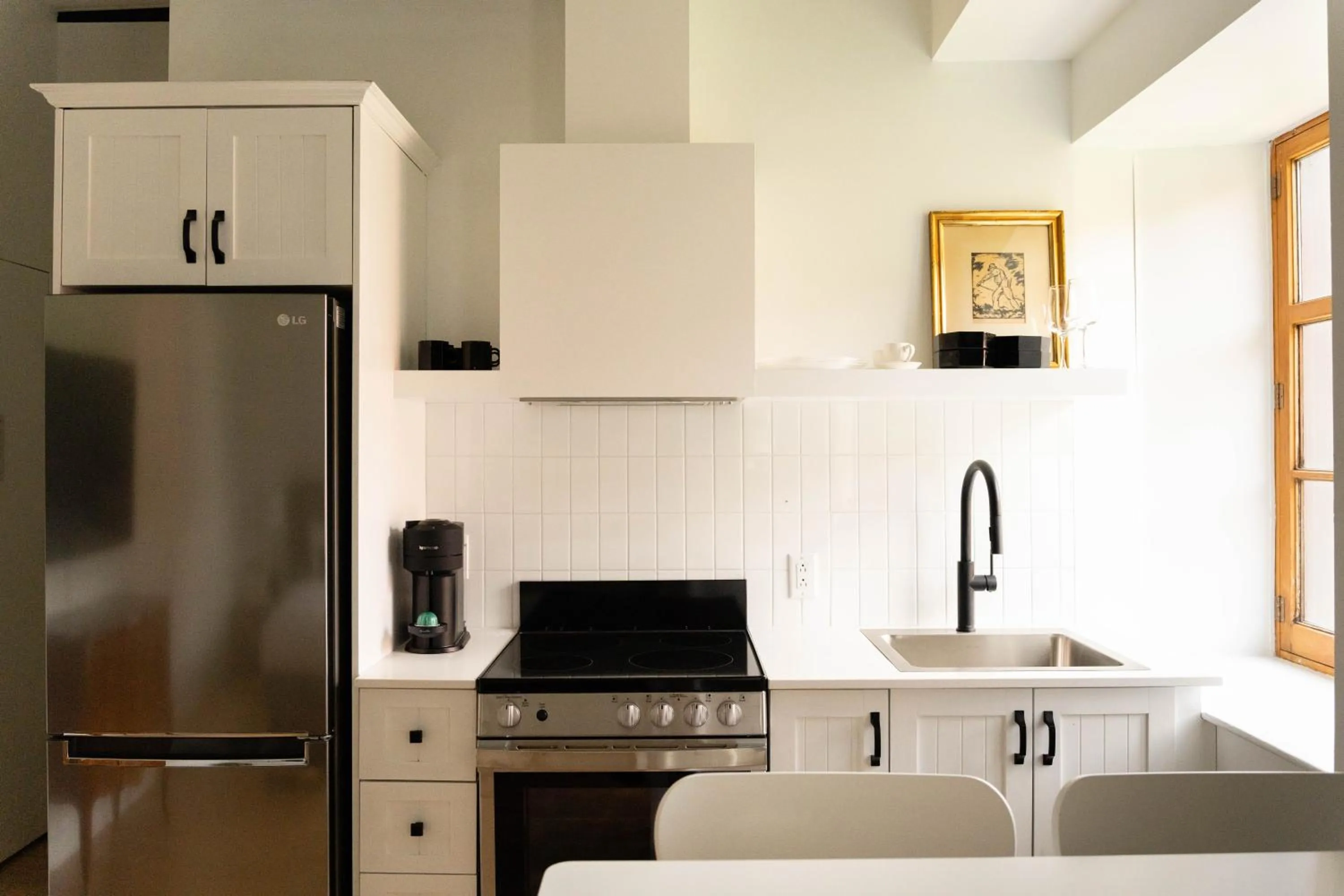 Coffee/tea facilities in Maison Rasco by Luxury In Transit