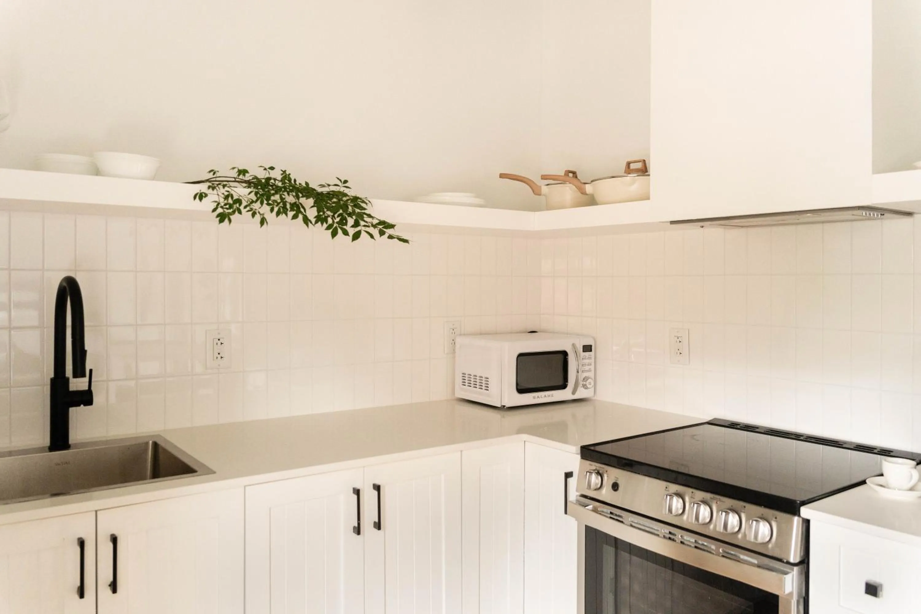 Coffee/tea facilities in Maison Rasco by Luxury In Transit