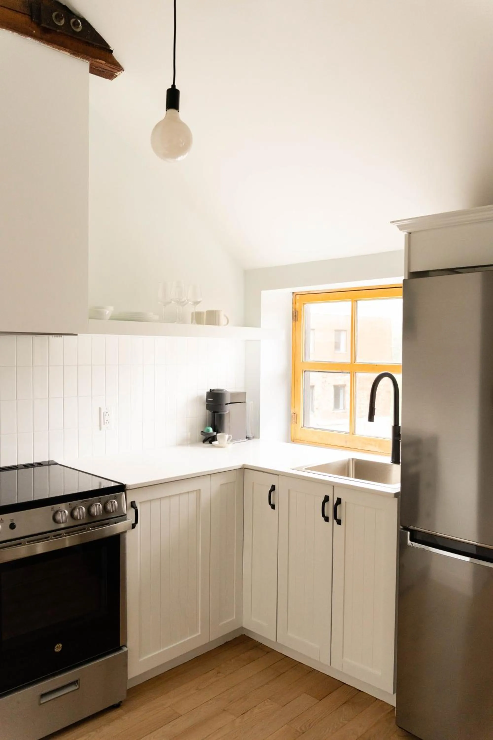 Coffee/tea facilities in Maison Rasco by Luxury In Transit