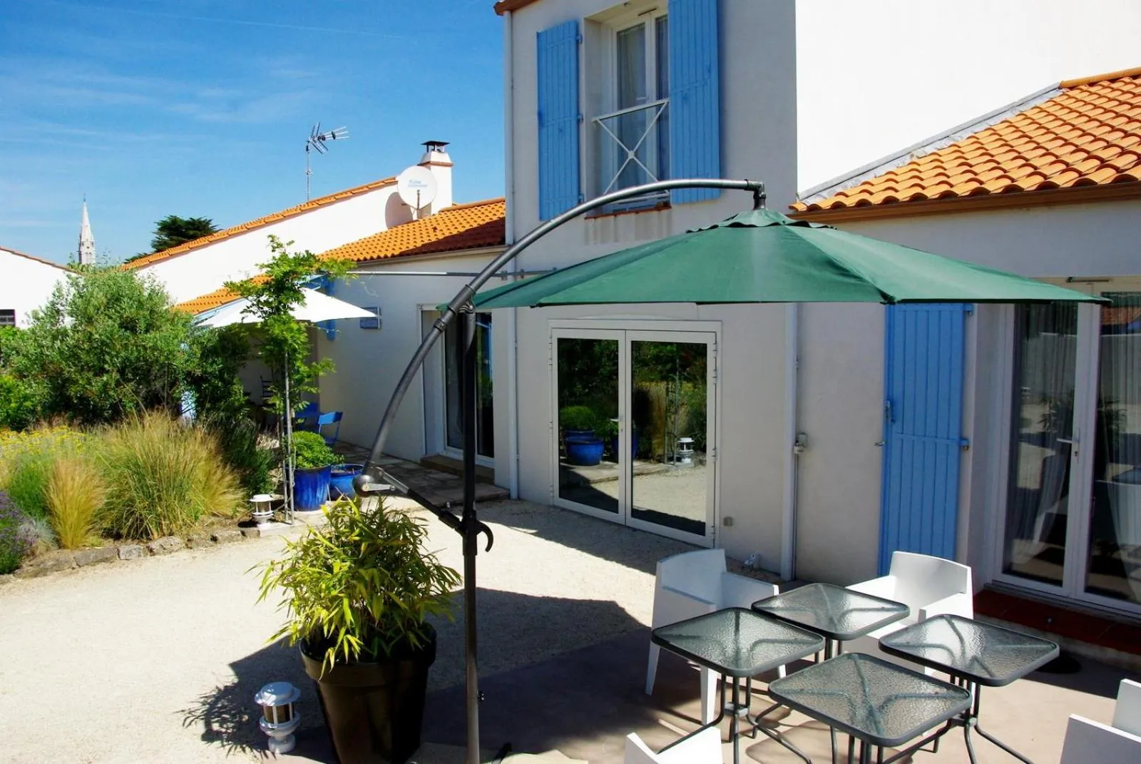 Facade/entrance in Ô'Maxethel