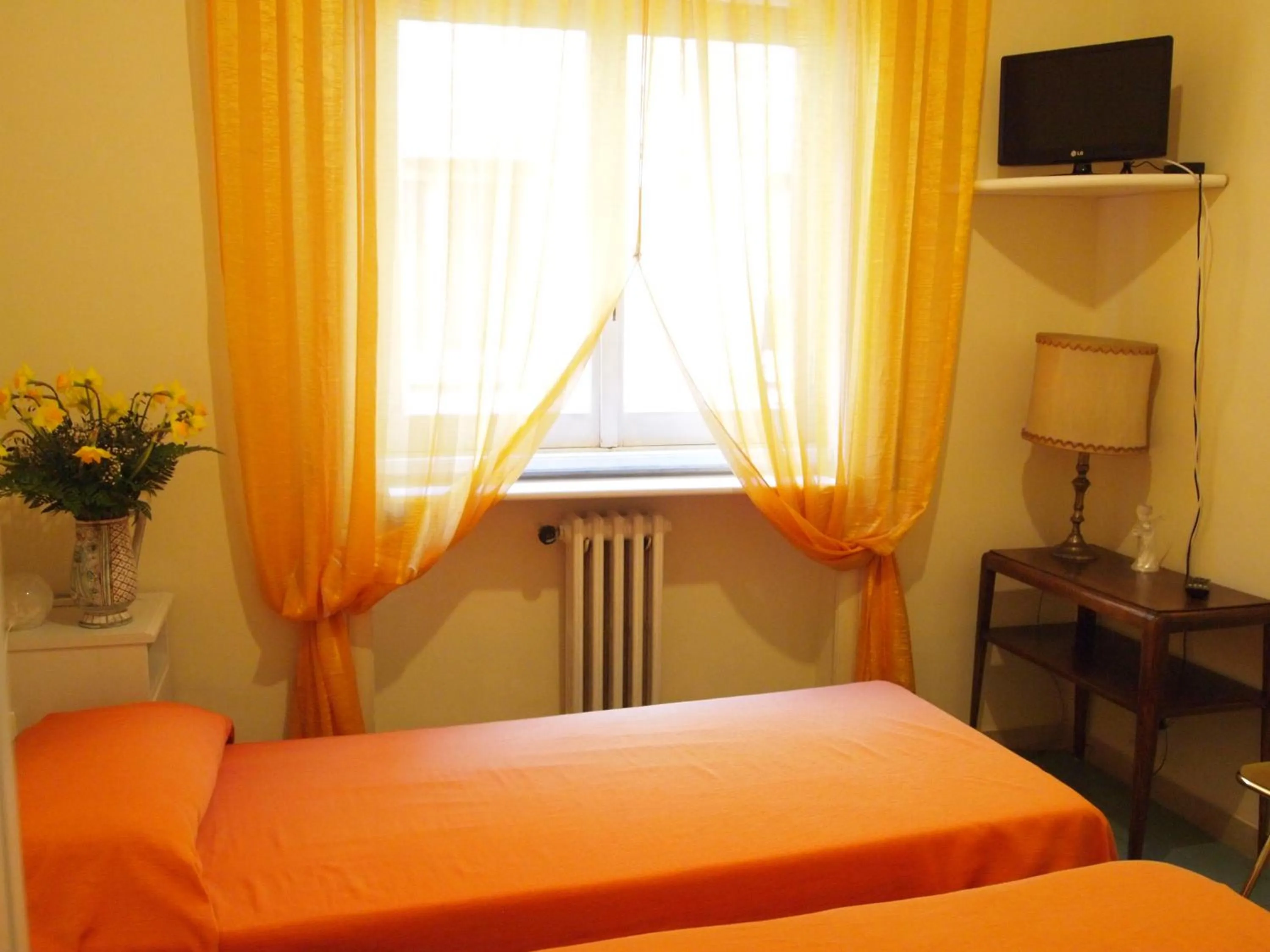 Photo of the whole room, Bed in B&B All'Ombra di San Pietro