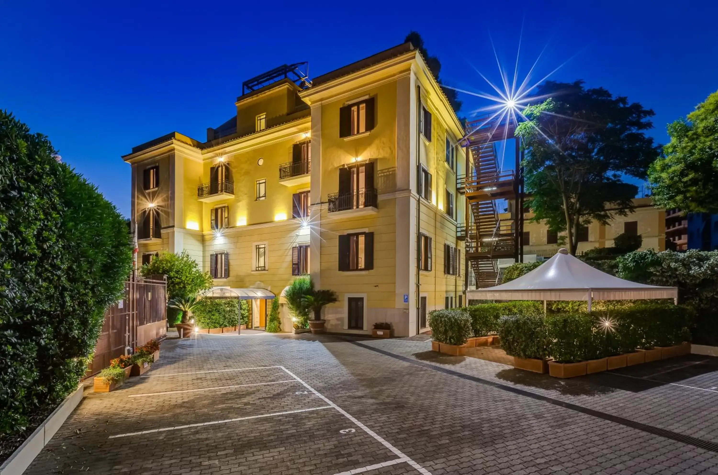 Property building in Romoli Hotel Property building in Romoli Hotel