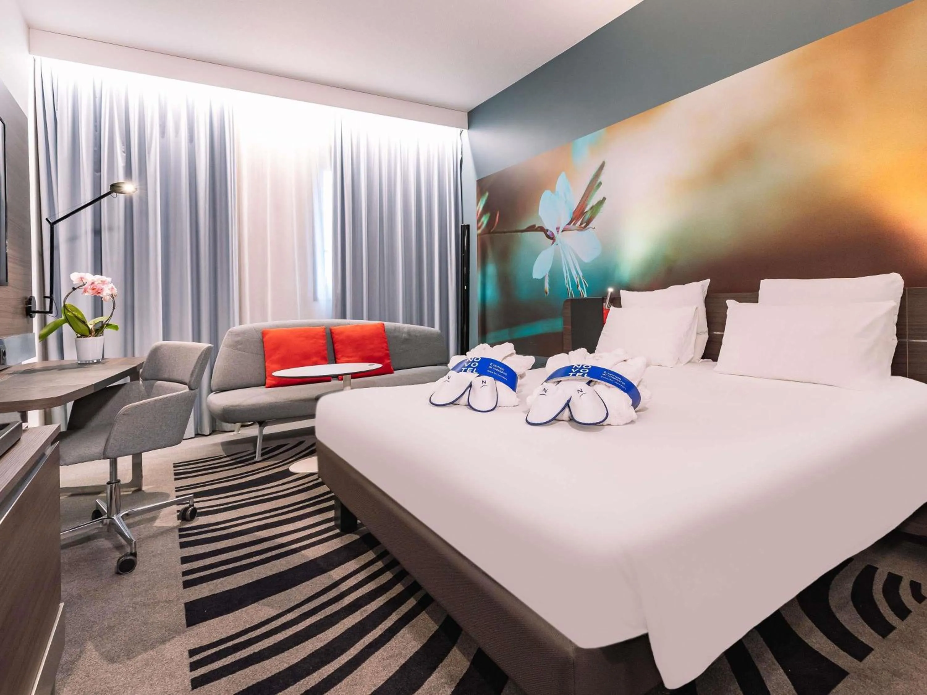 Property building, Bed in Novotel Milano Linate Aeroporto