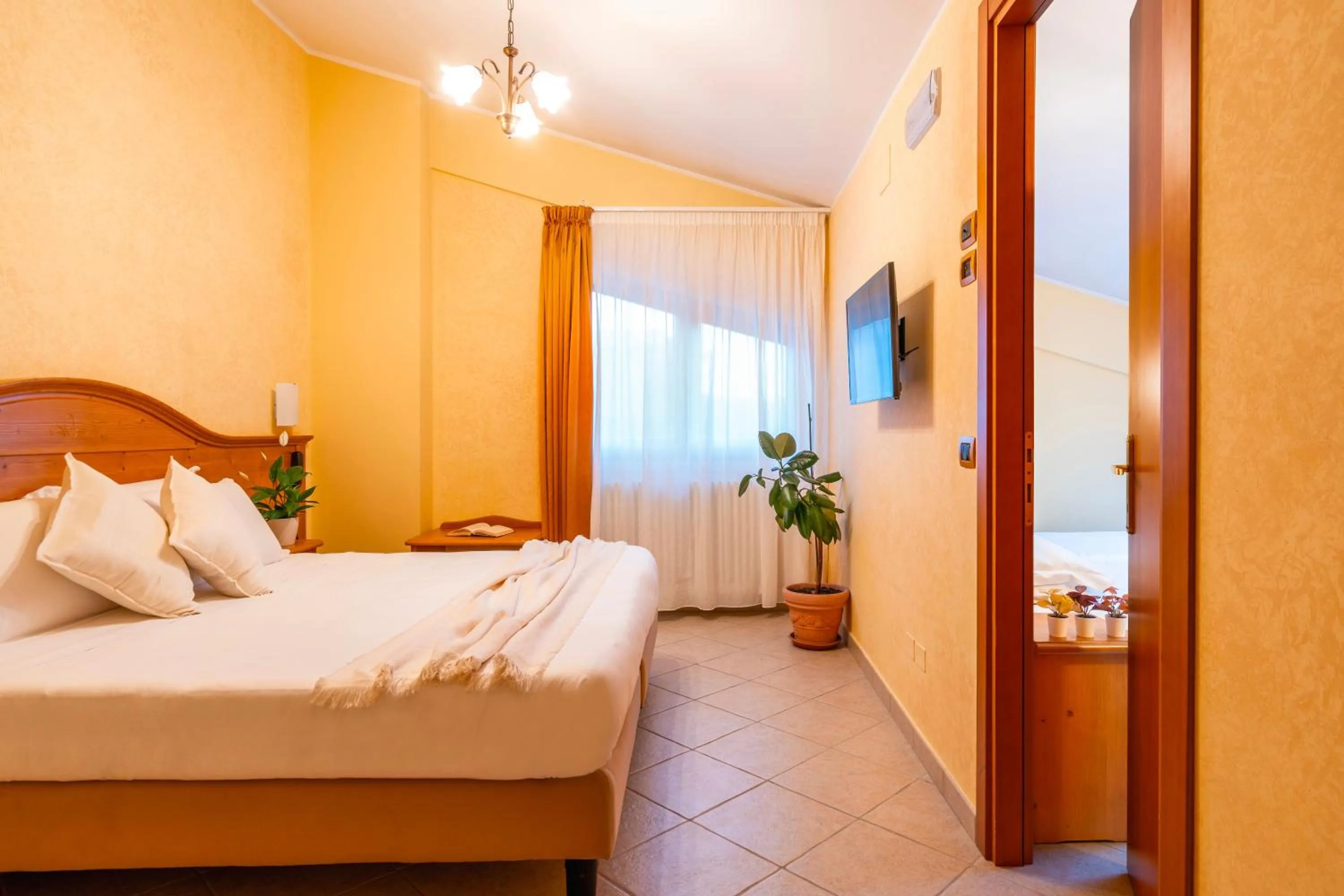 Bedroom, Bed in Hotel Tiffany's