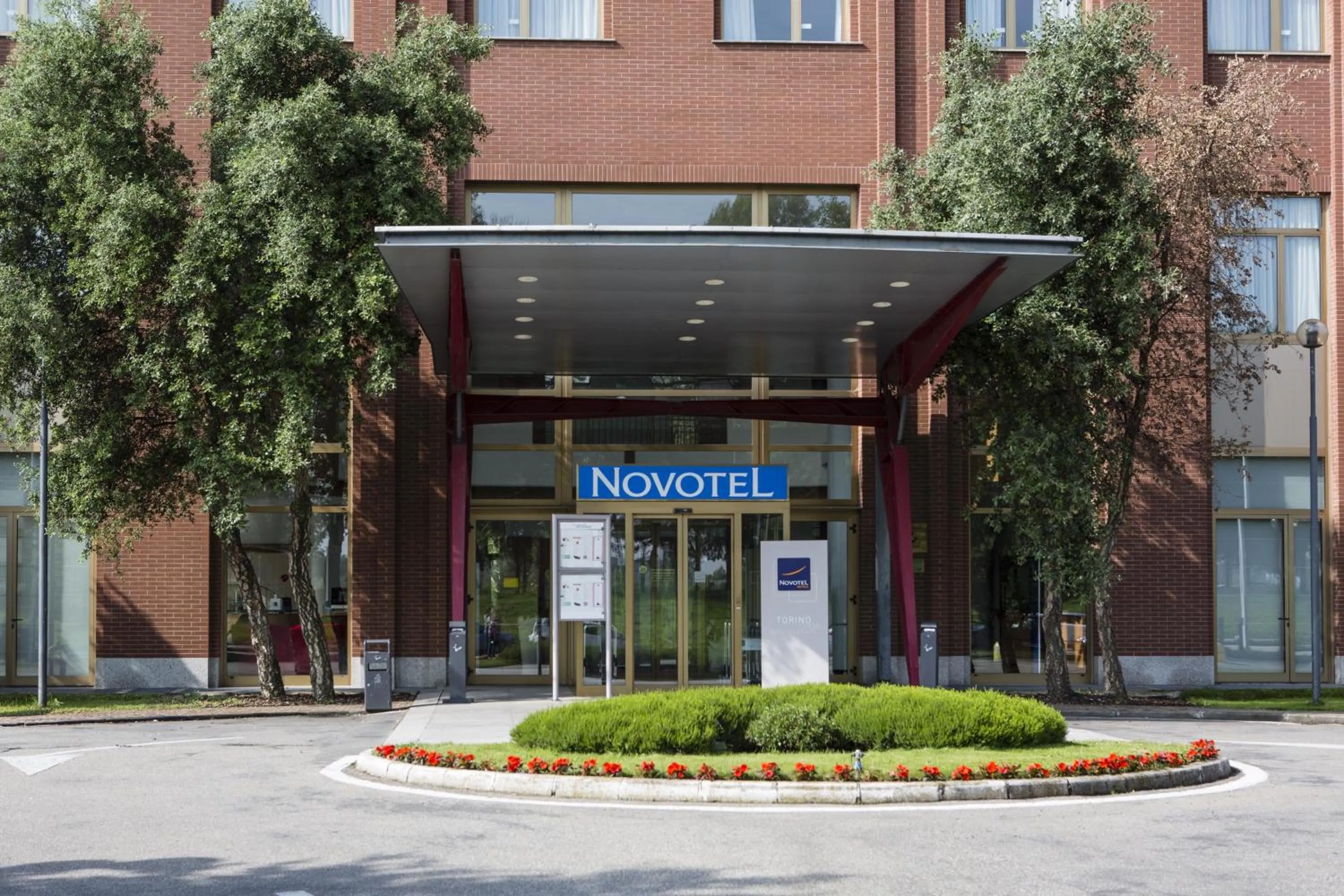 Facade/entrance in Novotel Torino Corso Giulio Cesare