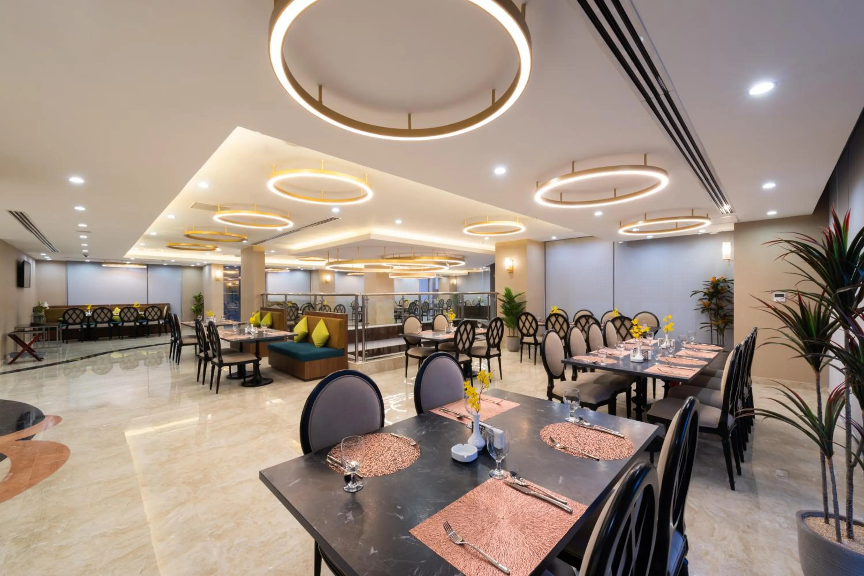 Restaurant/Places to Eat in Warwick Riyadh Al Wezarat