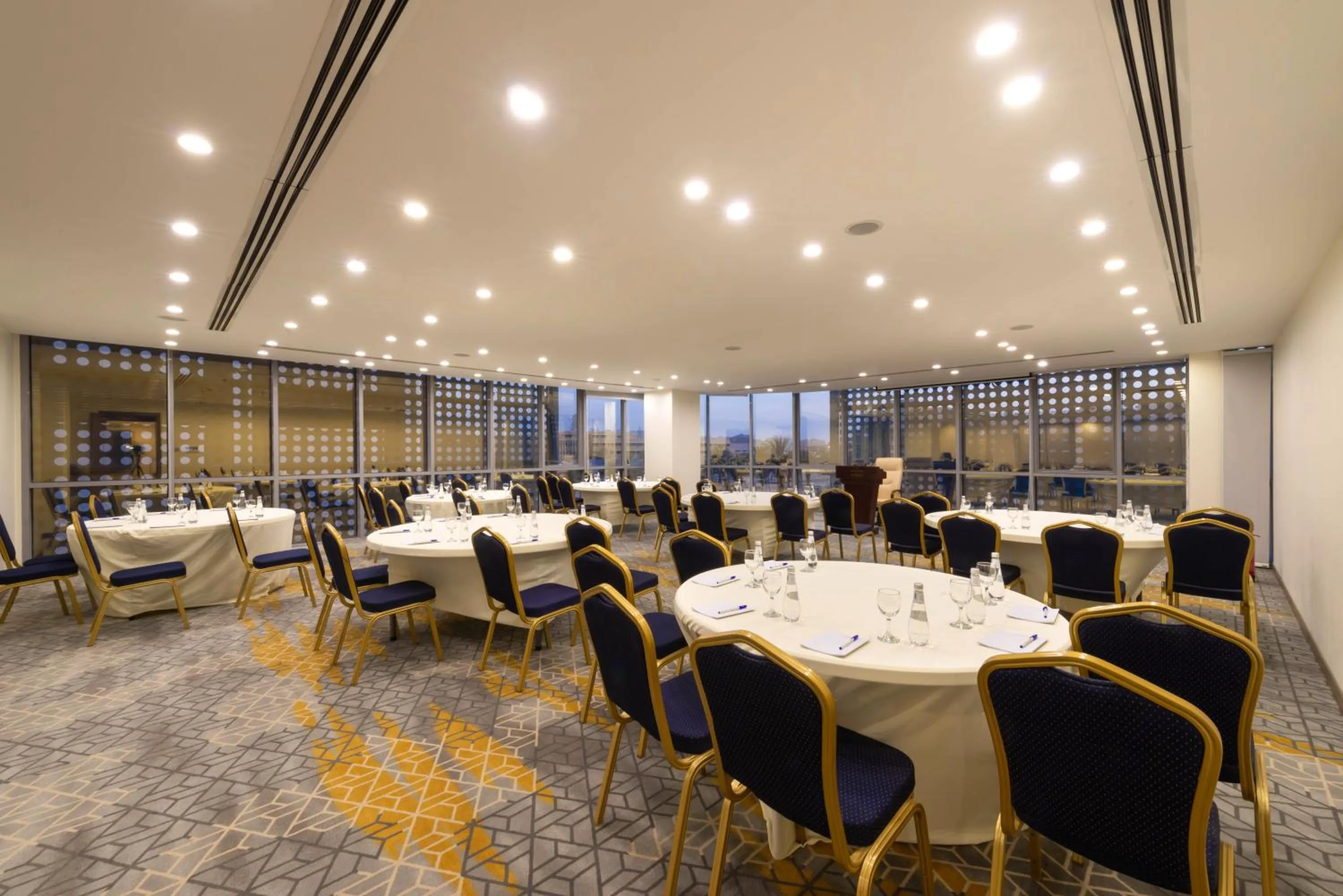 Meeting/conference room, Restaurant/Places to Eat in Warwick Riyadh Al Wezarat