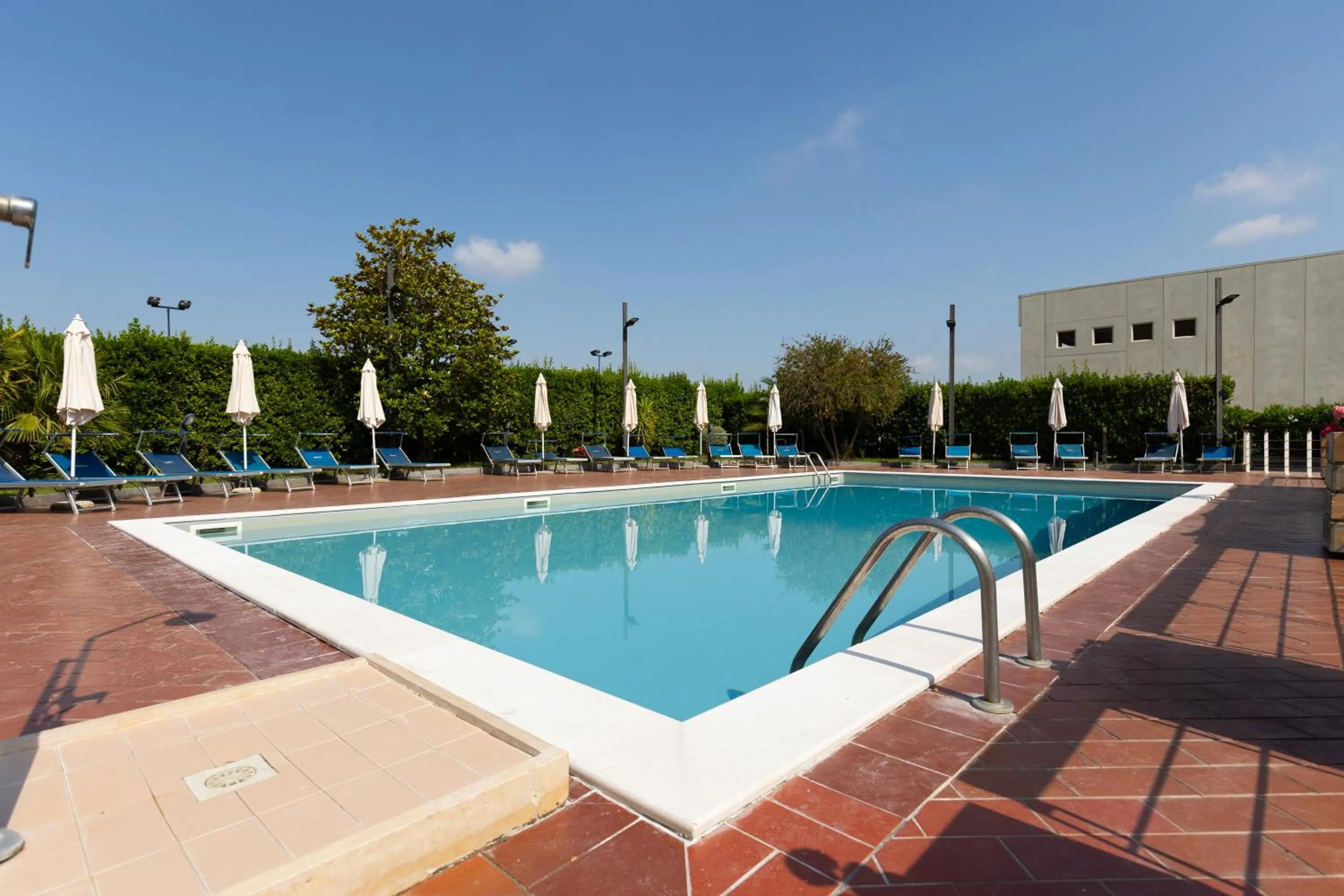Swimming pool in Novotel Caserta Sud
