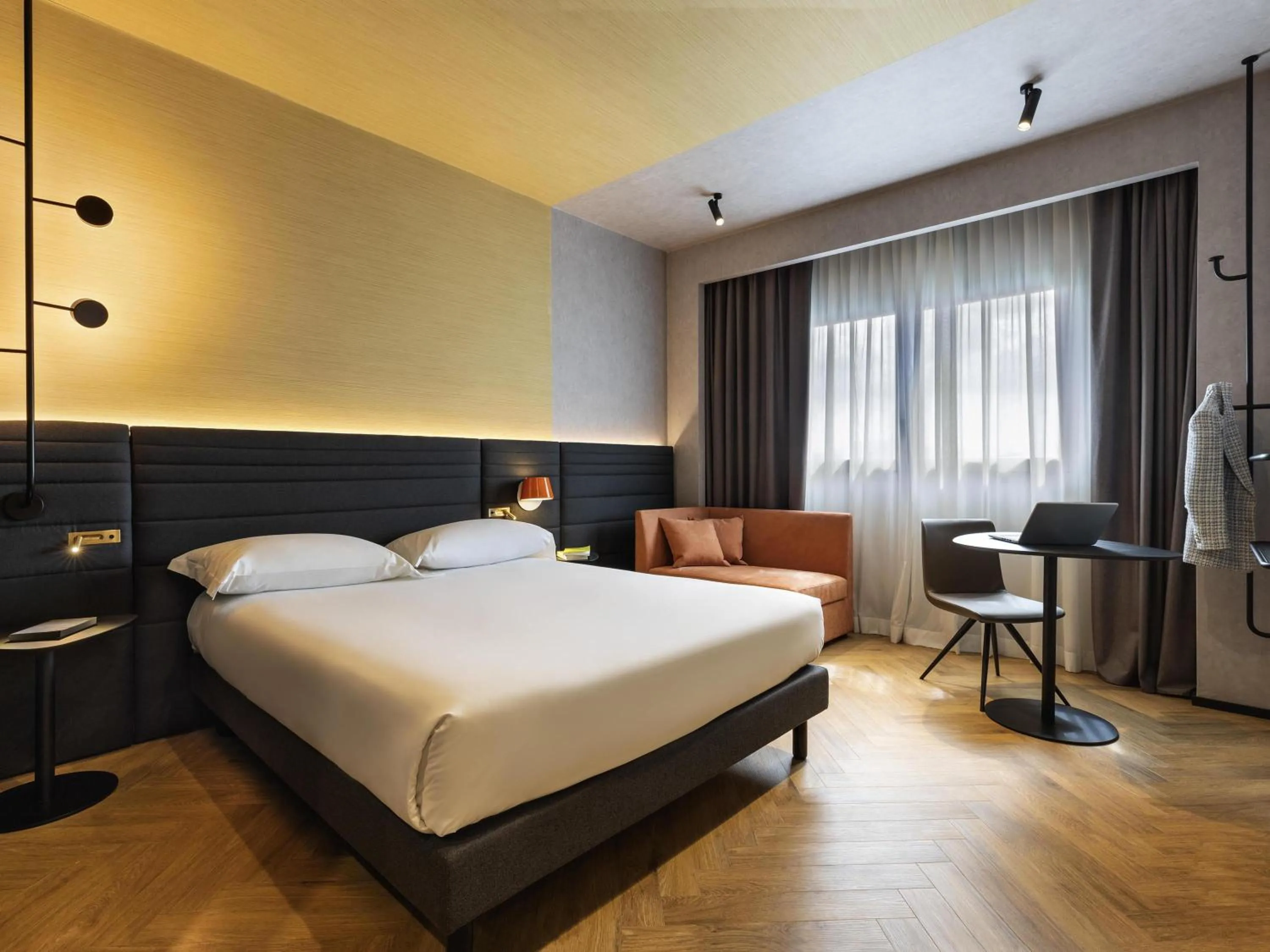 Property building, Bed in Novotel Caserta Sud