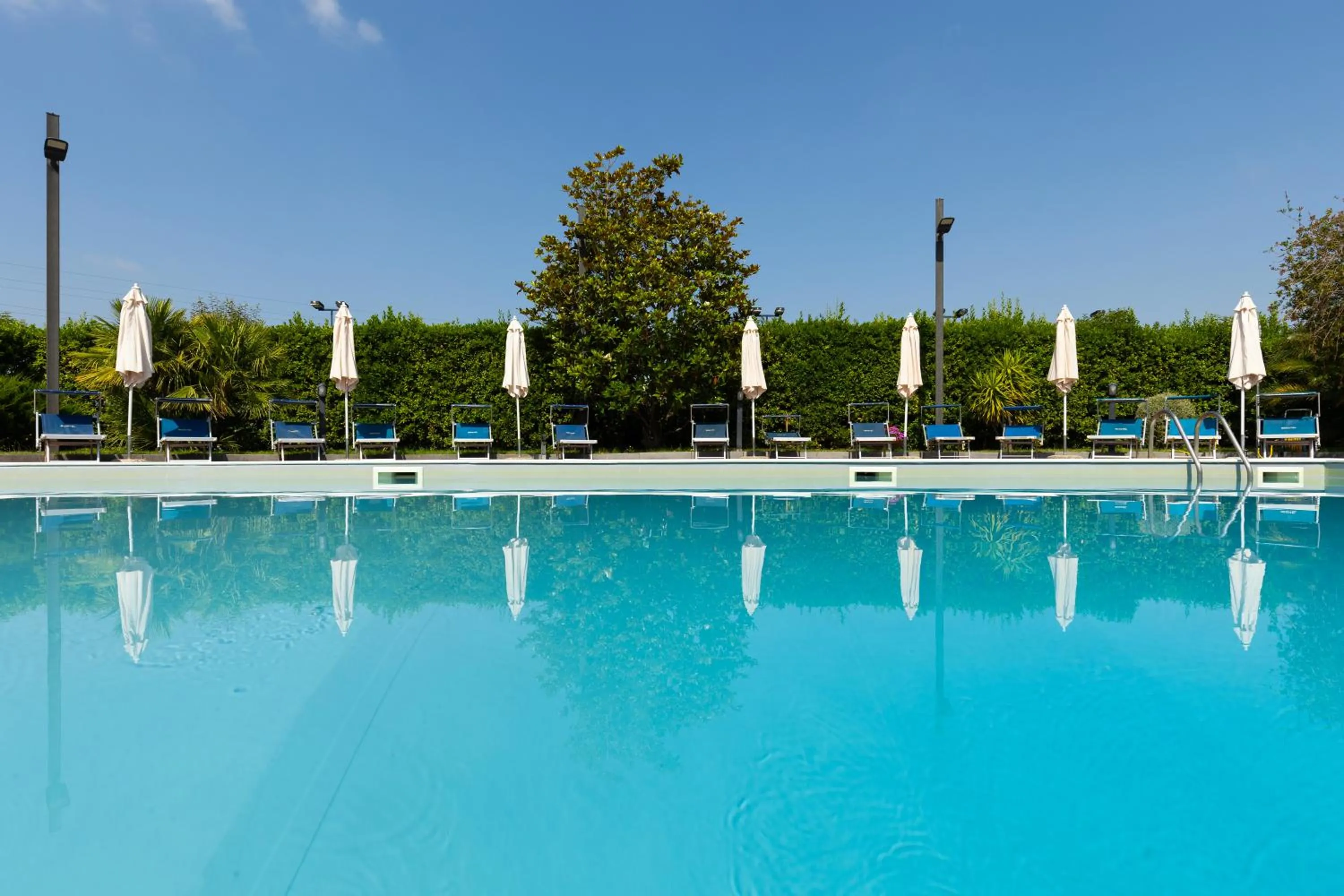 Swimming pool in Novotel Caserta Sud